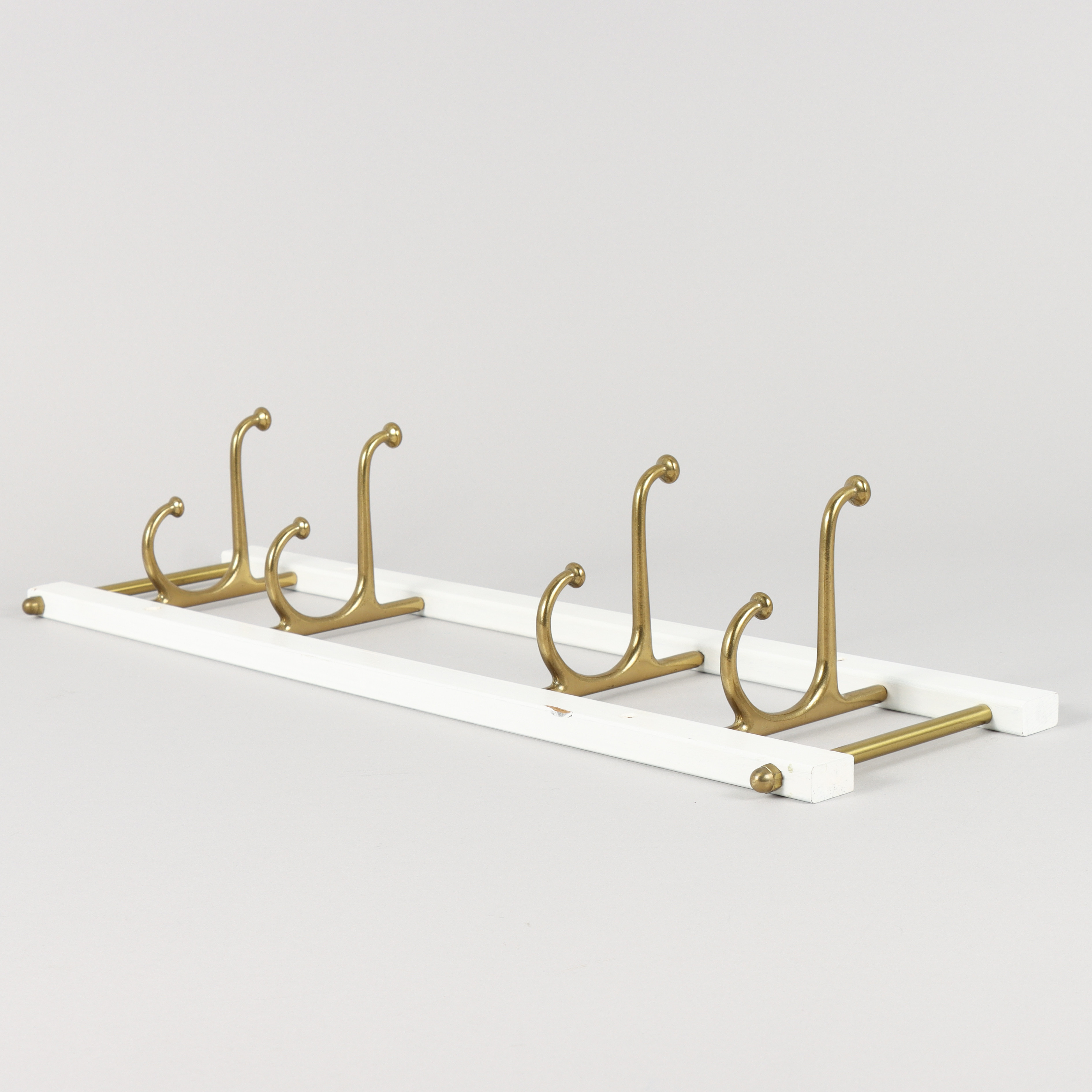 KLÄDHÄNGARE Mässing & trä, AB Skoglunds Metallgjuteri, 1900-talets andra hälft.