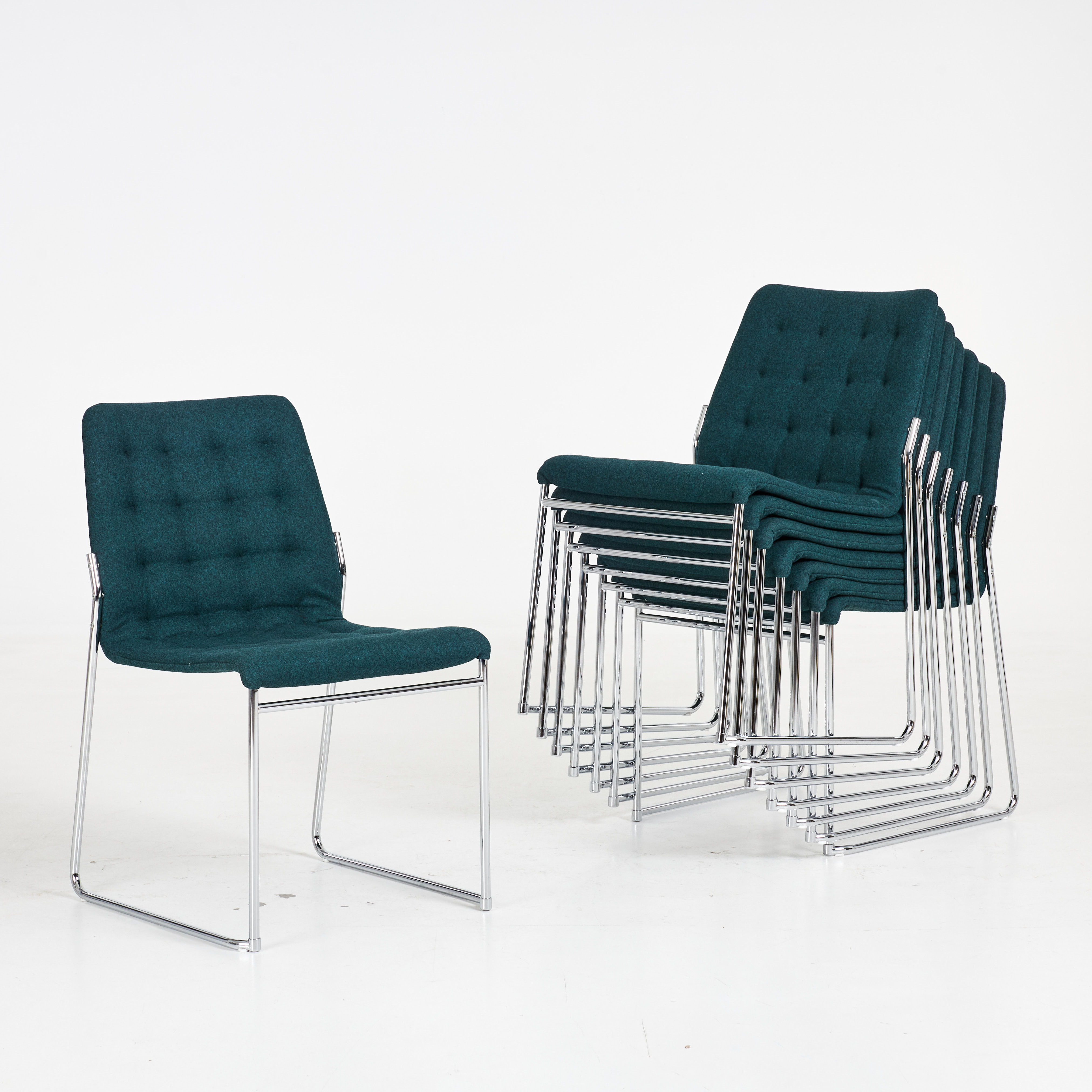 BRUNO MATHSSON. Stolar, 8 st, "Mio", kromad stomme, textilklädsel.