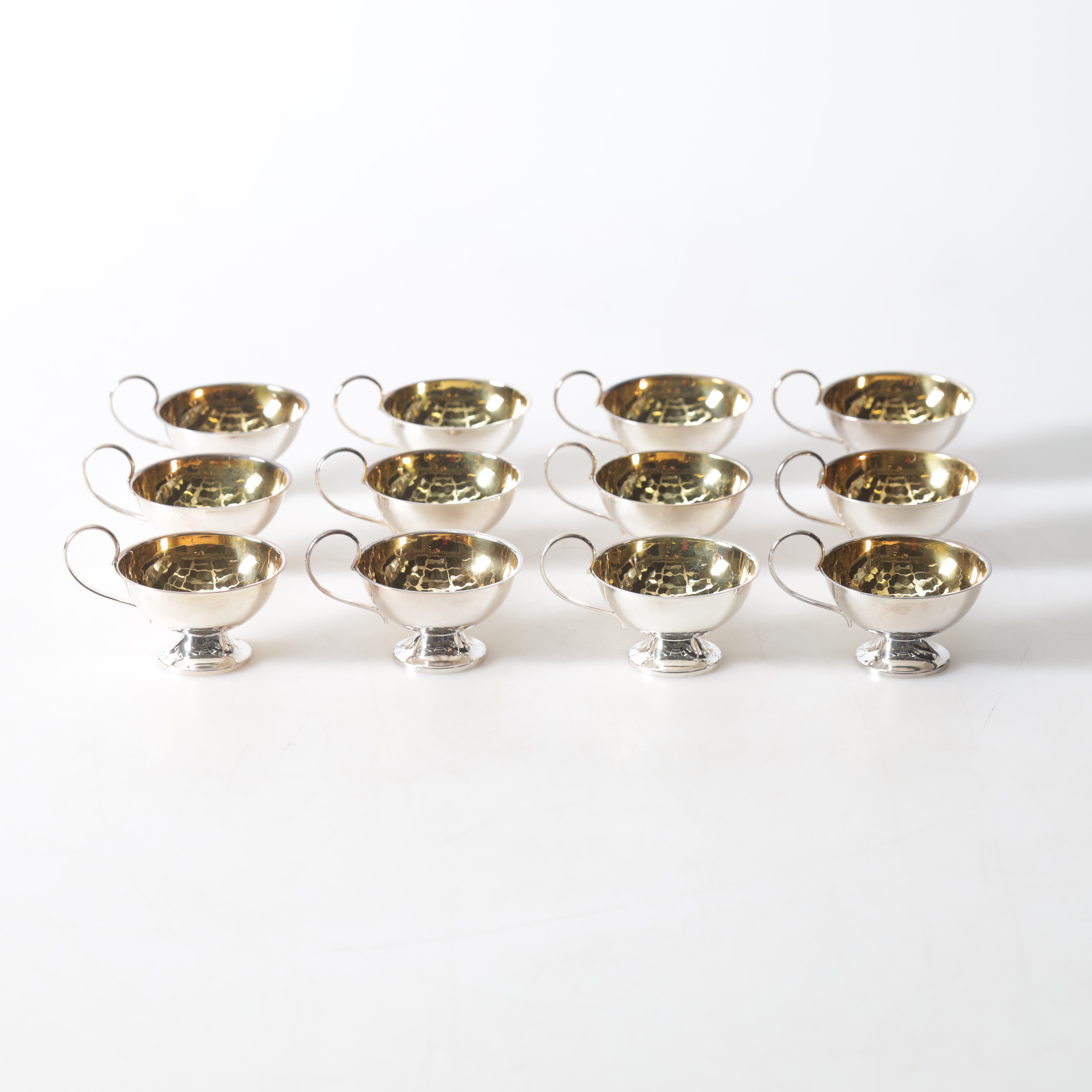 PUNSCHMUGGAR, 12 st, silver, Ceson Guldvaru. A.B., Göteborg, 1900-talets andra hälft. Totalvikt ca 374,6 gram.