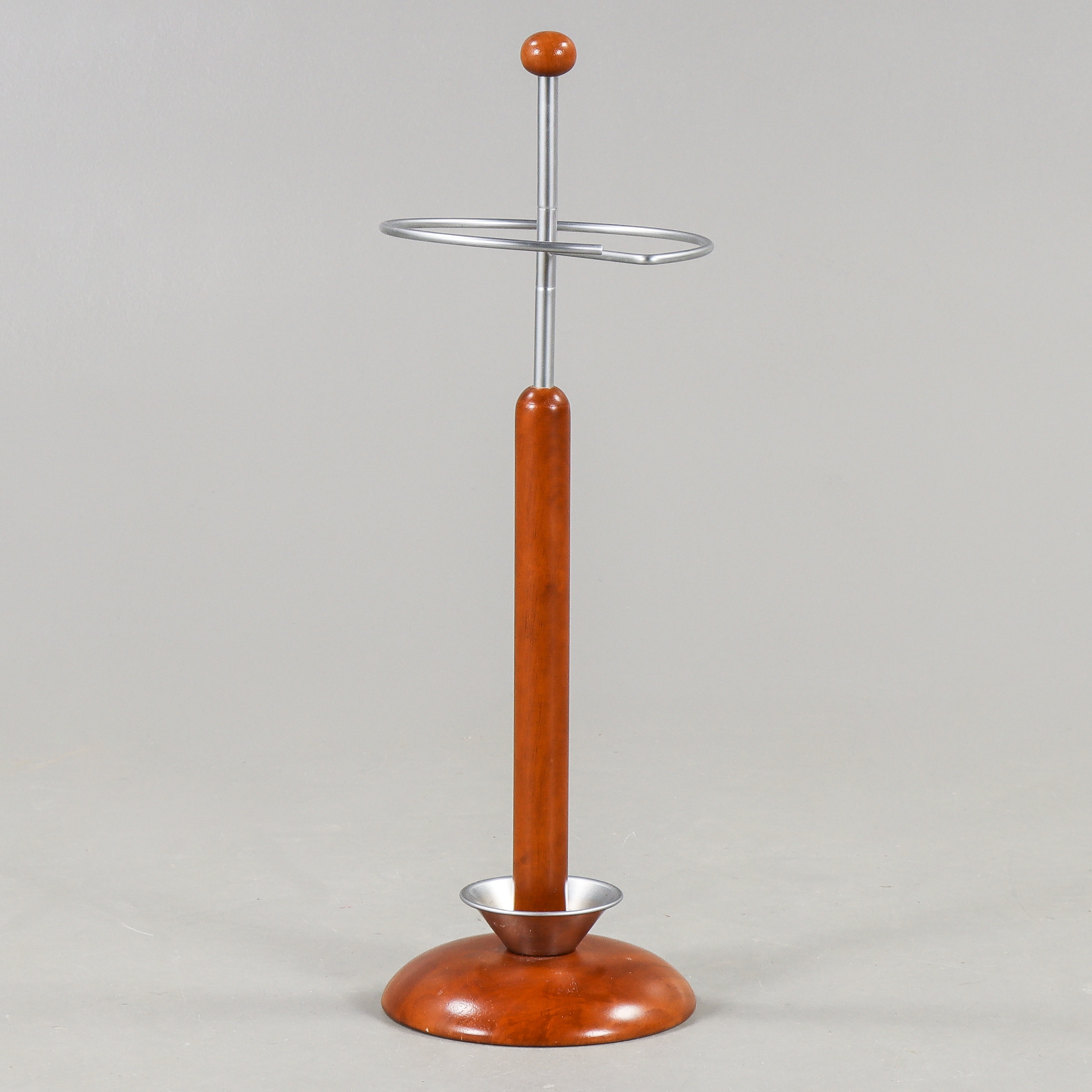 PARAPLYSTÄLL Metall och betsat trä, sent 1900-tal.