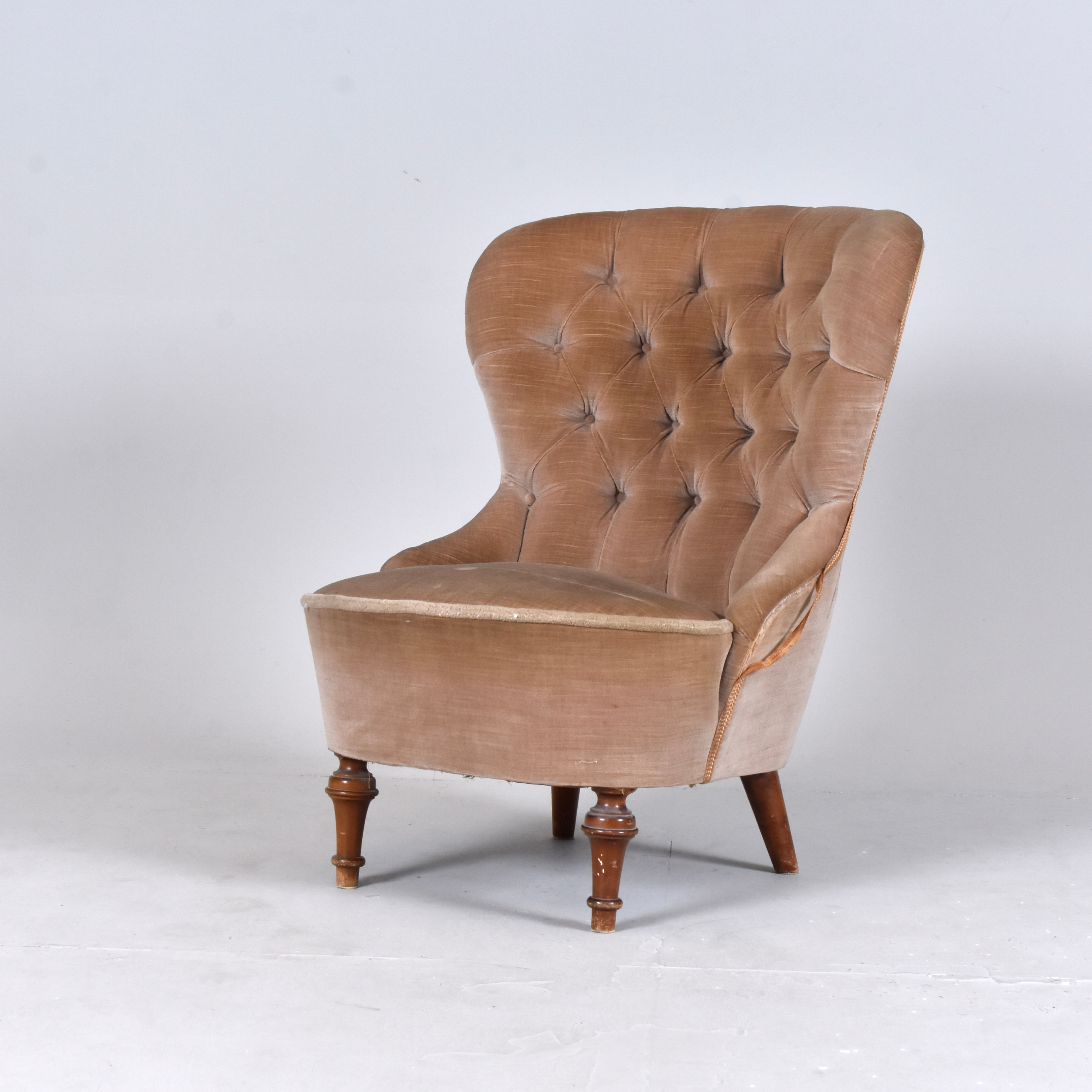 FÅTÖLJ, helstoppad, så kallad Emmafåtölj.