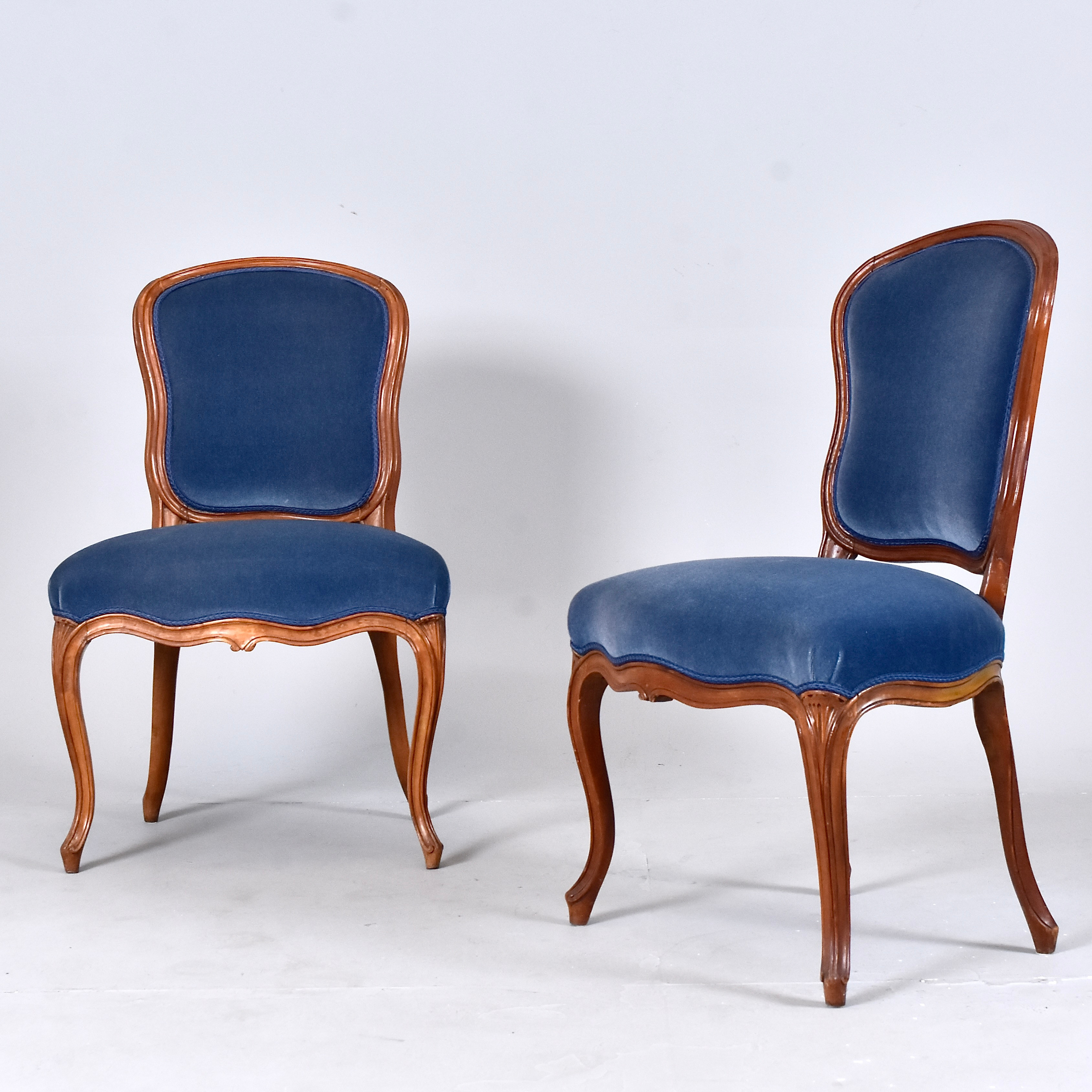 STOLAR, 1 par, skuren och bonad bok.