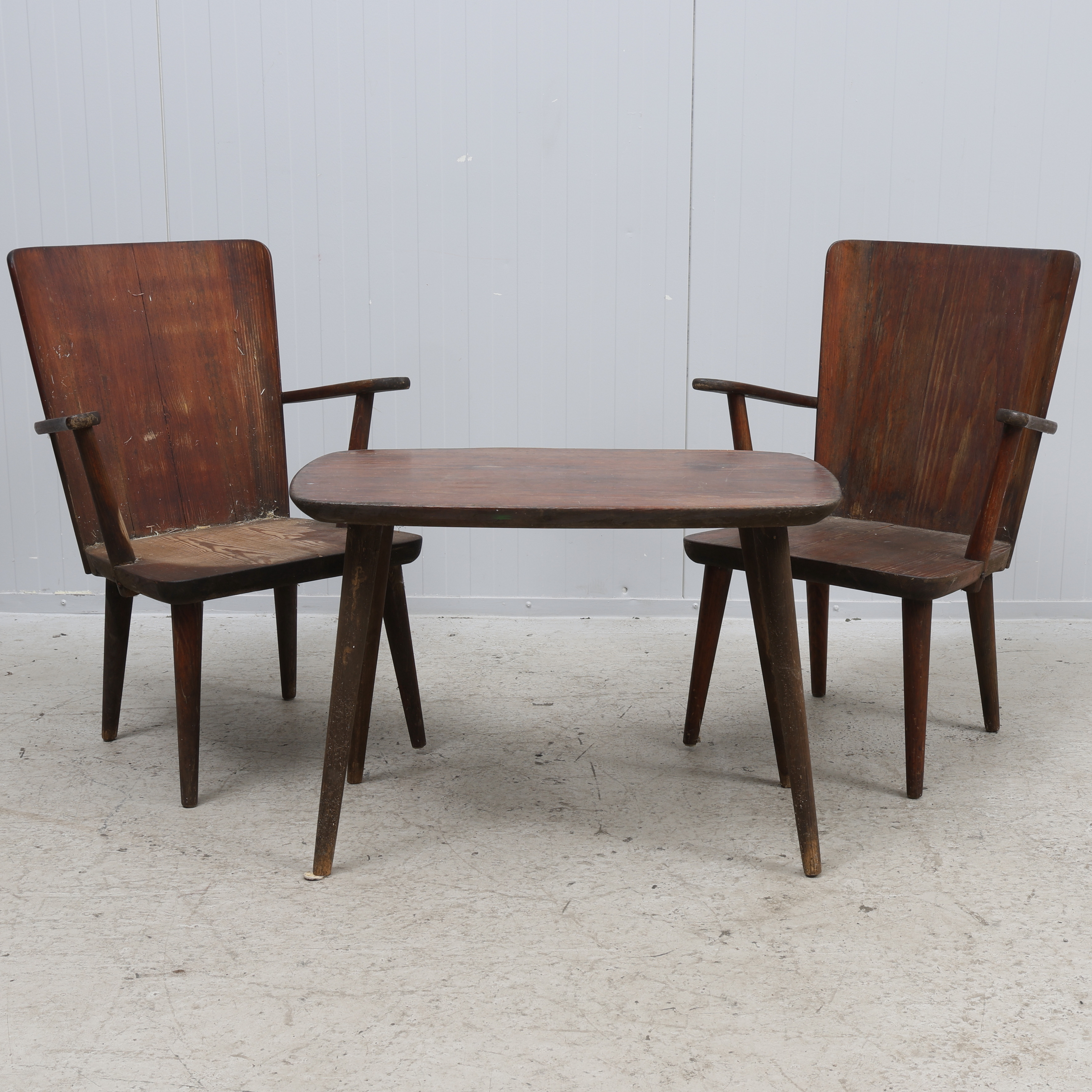 GÖRAN MALMVALL. Bord & karmstolar, 3 delar, furu, Karl Andersson och söner, 1900-talets mitt.