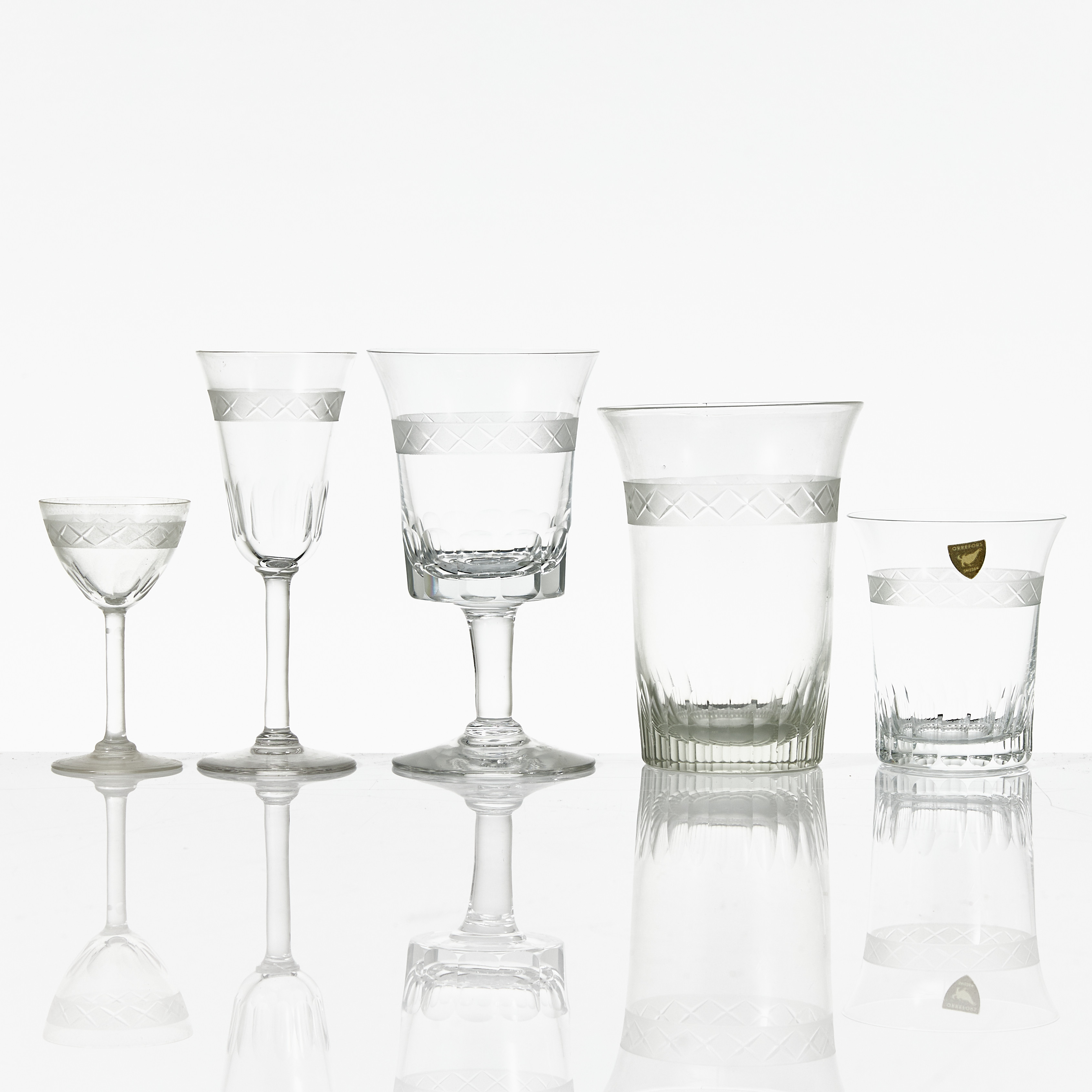 SERVIS, klarglas med slipad dekor, ett glas etikettmärkt Orrefors, 58 delar, 1900-talets mitt.