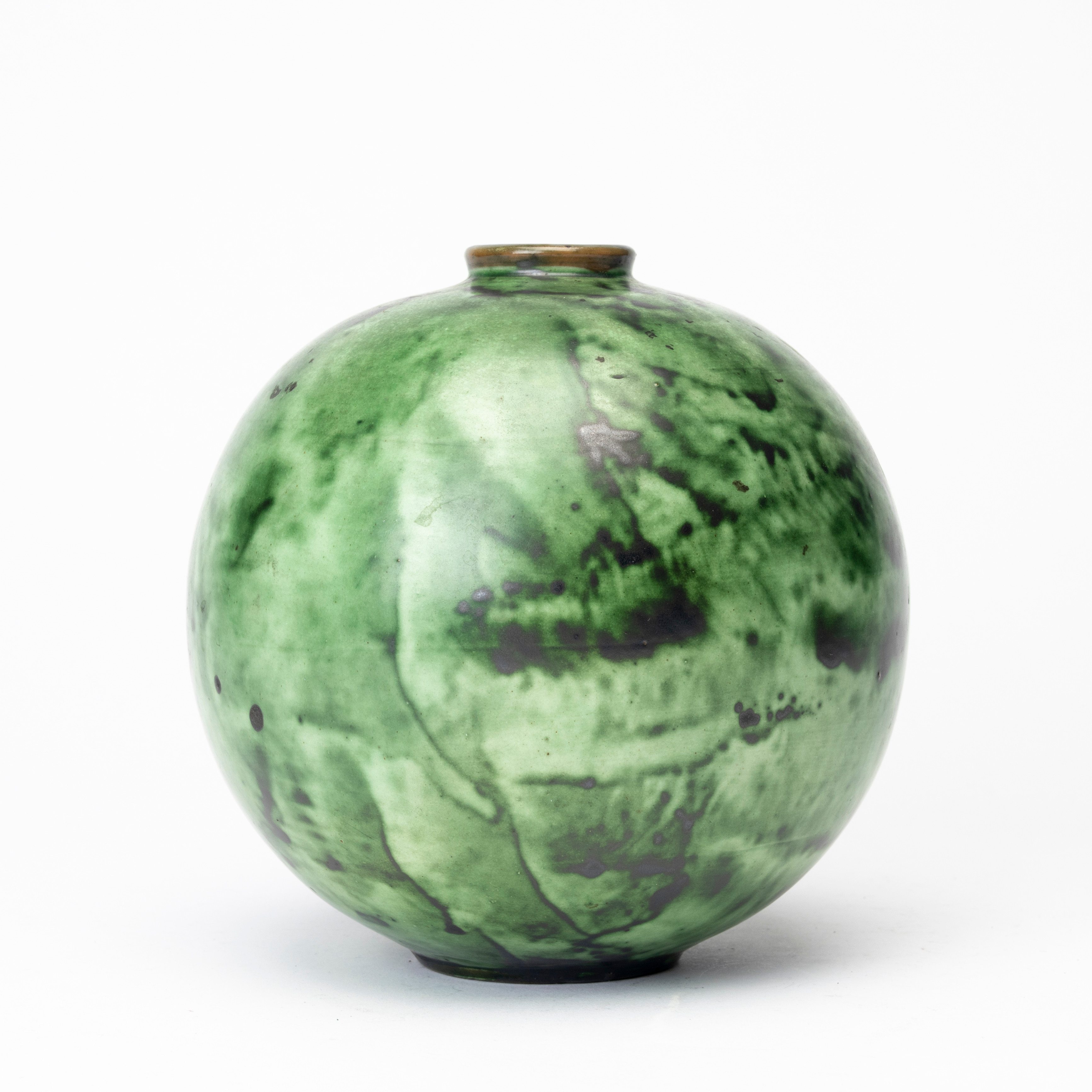 ERIK MORNILS. Klotvas, keramik, signerad, Nittsjö, 1930/1940-tal.