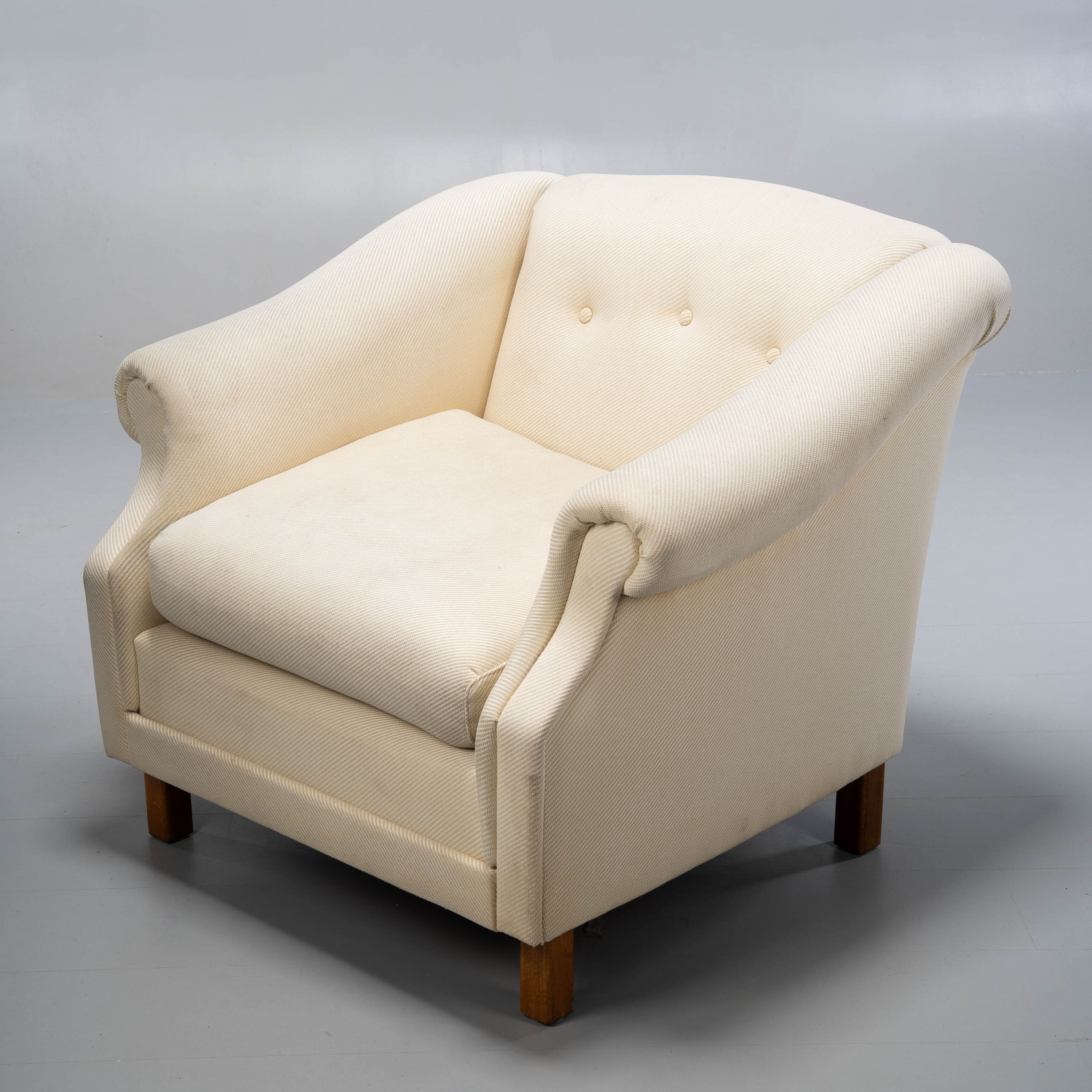 FÅTÖLJ. Textil & teak 1970-tal.