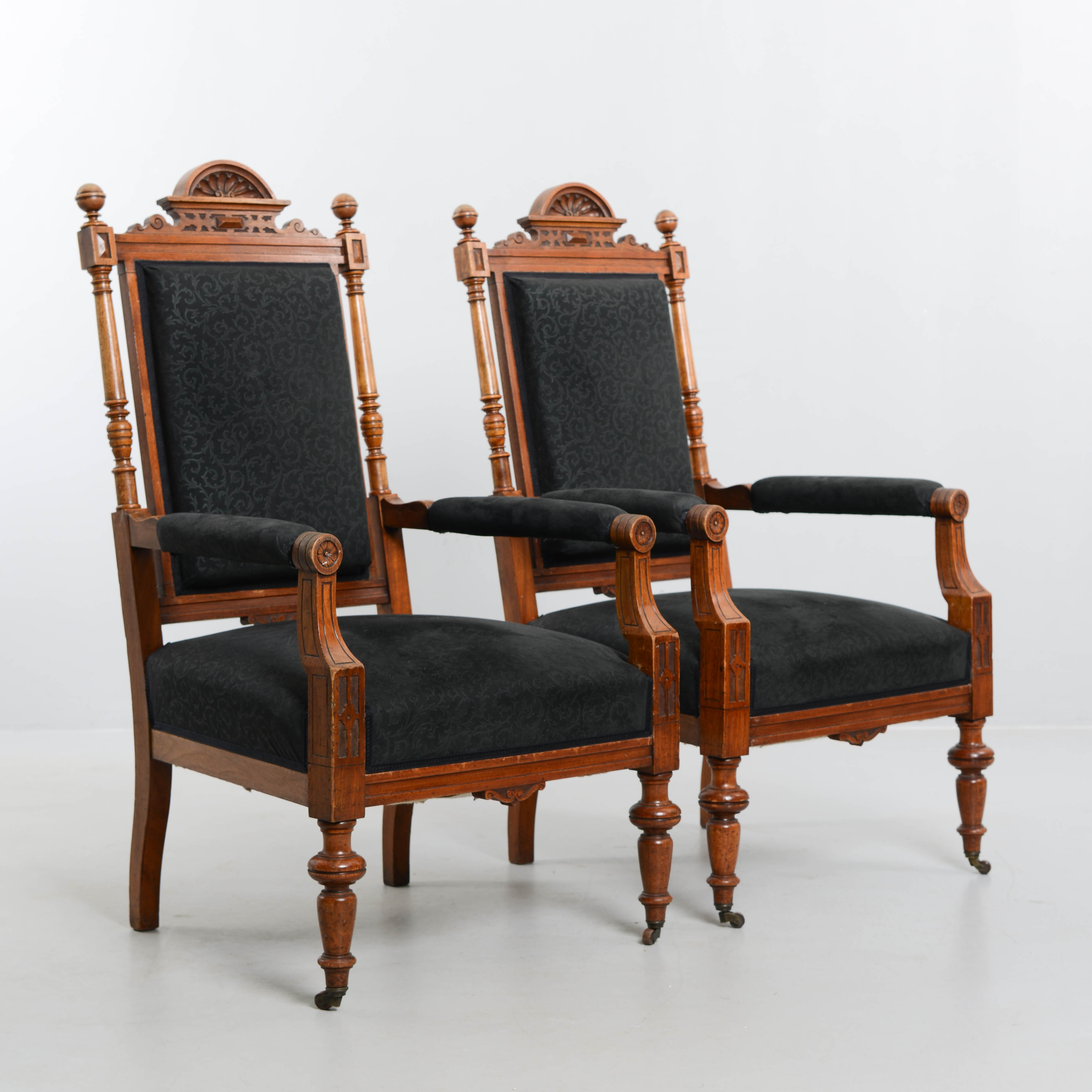 KARMSTOLAR, 2 st, renässansstil, 1900-talets första del.