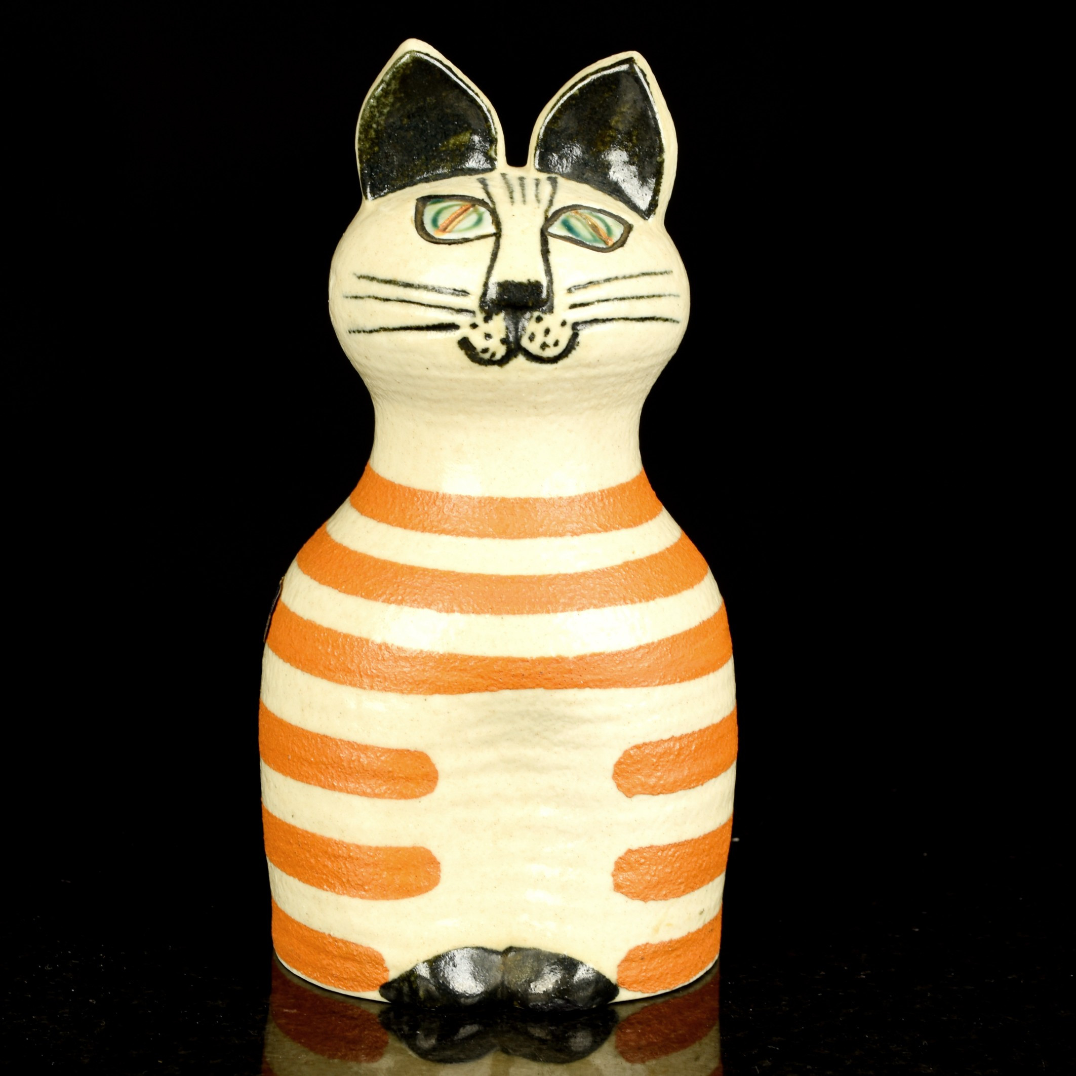 LISA LARSON. Figurin, "Trapp", ur serien "Tripp, Trapp, Trull", stengods, Gustavsberg.