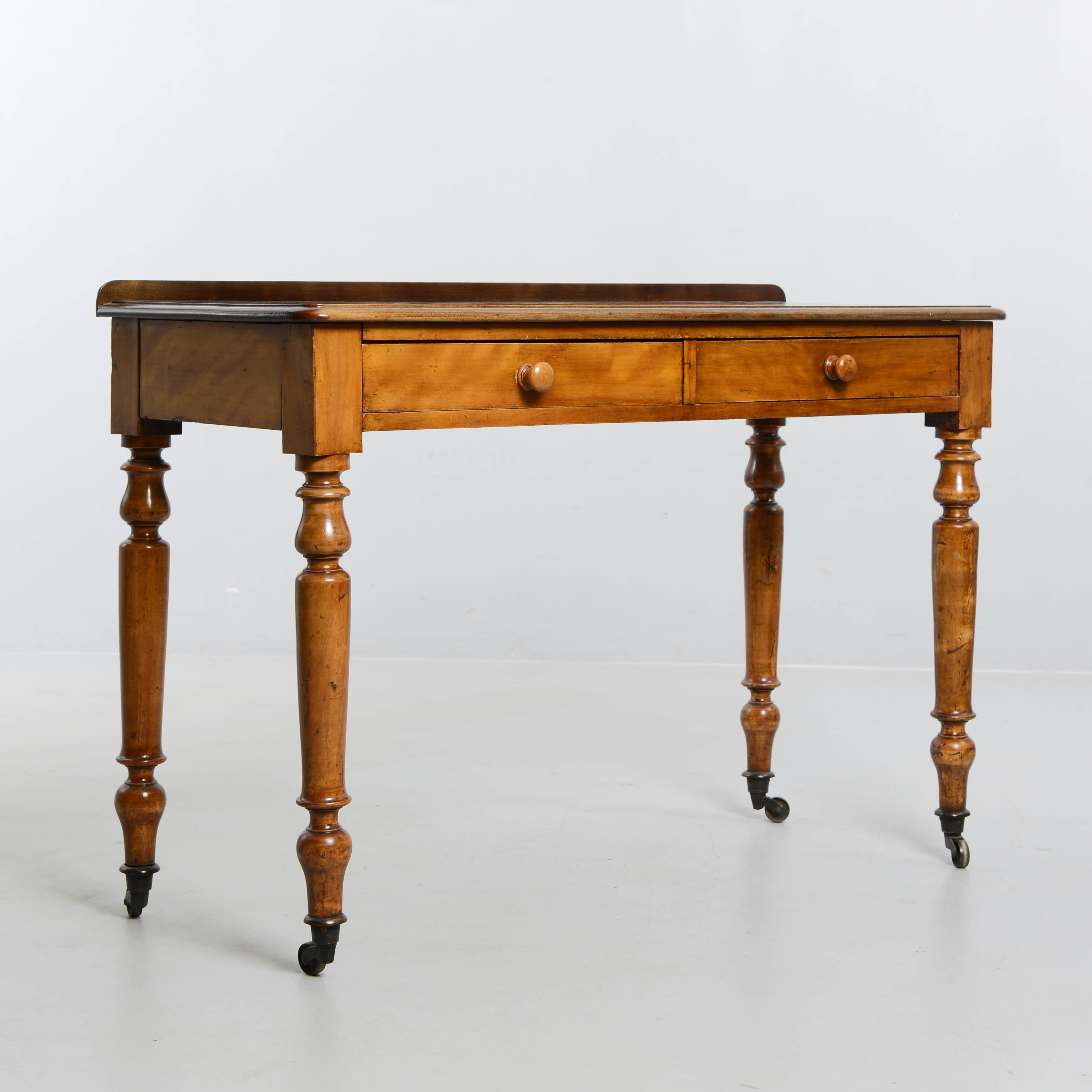 SIDOBORD, på hjul, renässansstil, 1800/1900-tal.