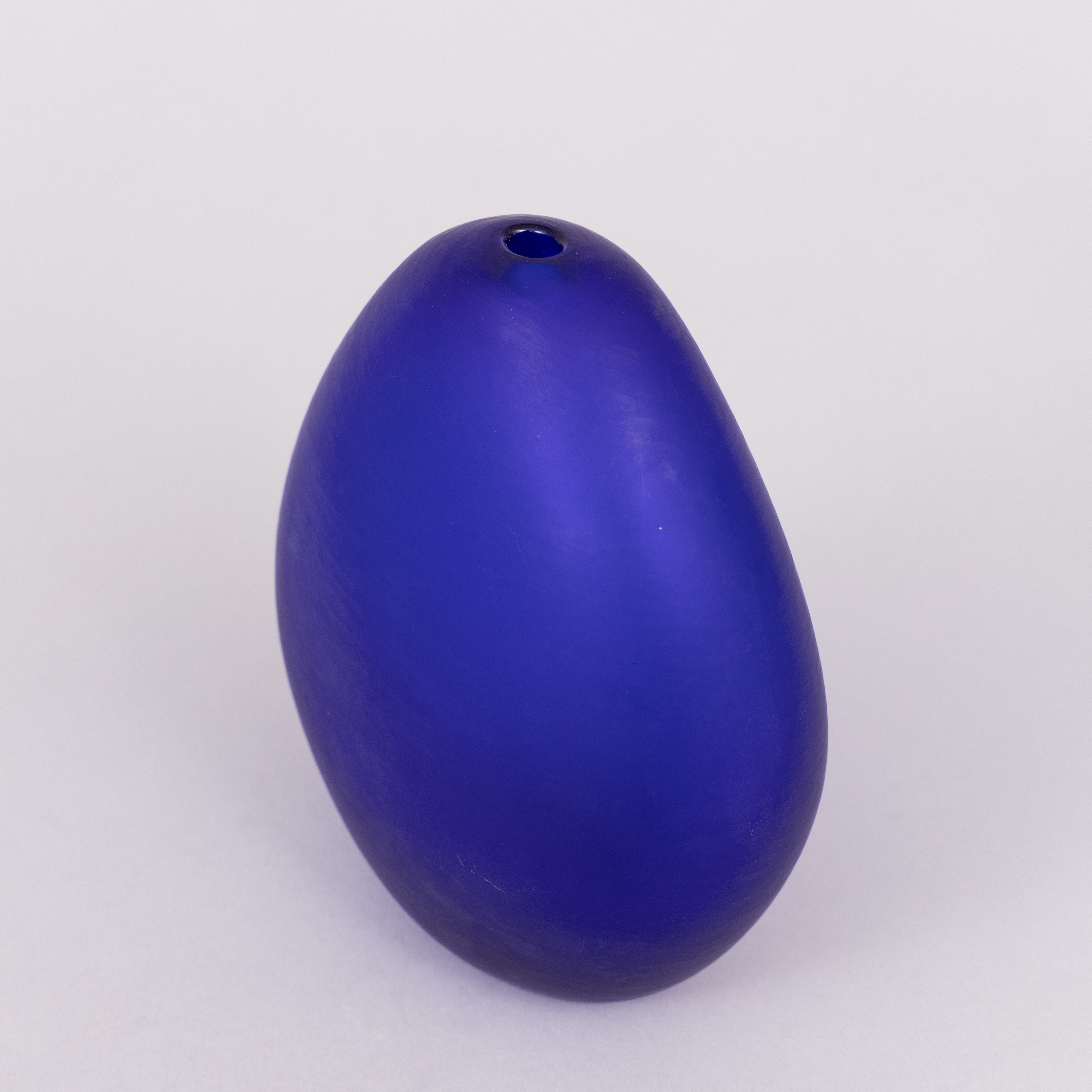 VAS i blåtonat glas, Murano, Italien, signerad Salviati.