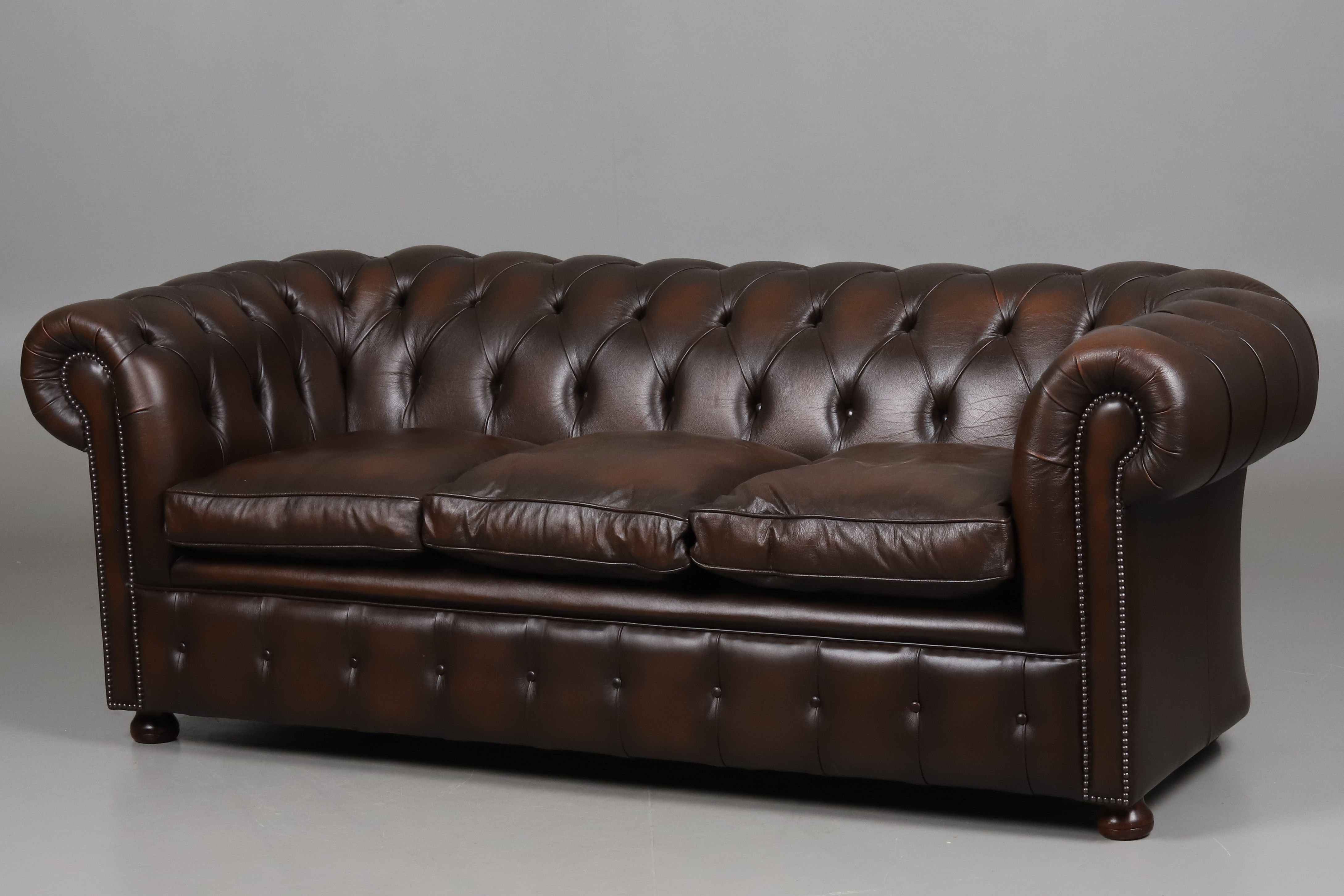 SOFFA, läder, Chesterfieldmodell, 1900-talets senare del.