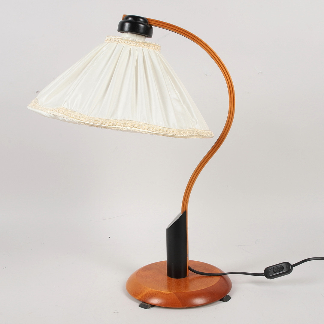 BORDSLAMPA, trä, svanhalslampa, Lamp Gustaf, 1900-tal.