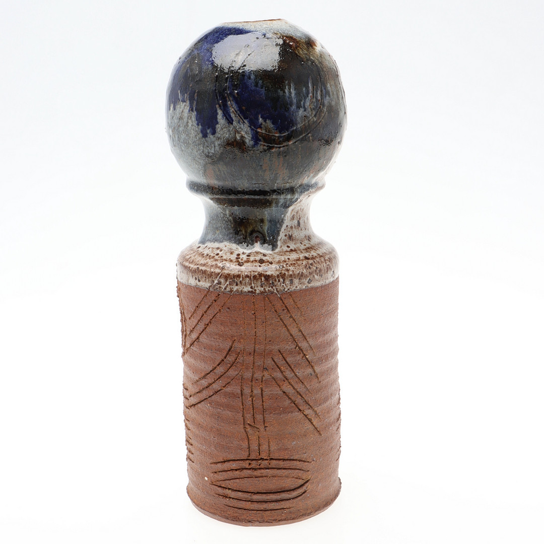 JØRGEN FINN PETERSEN. Vas, keramik, delvis glaserat, egen studio, Danmark.