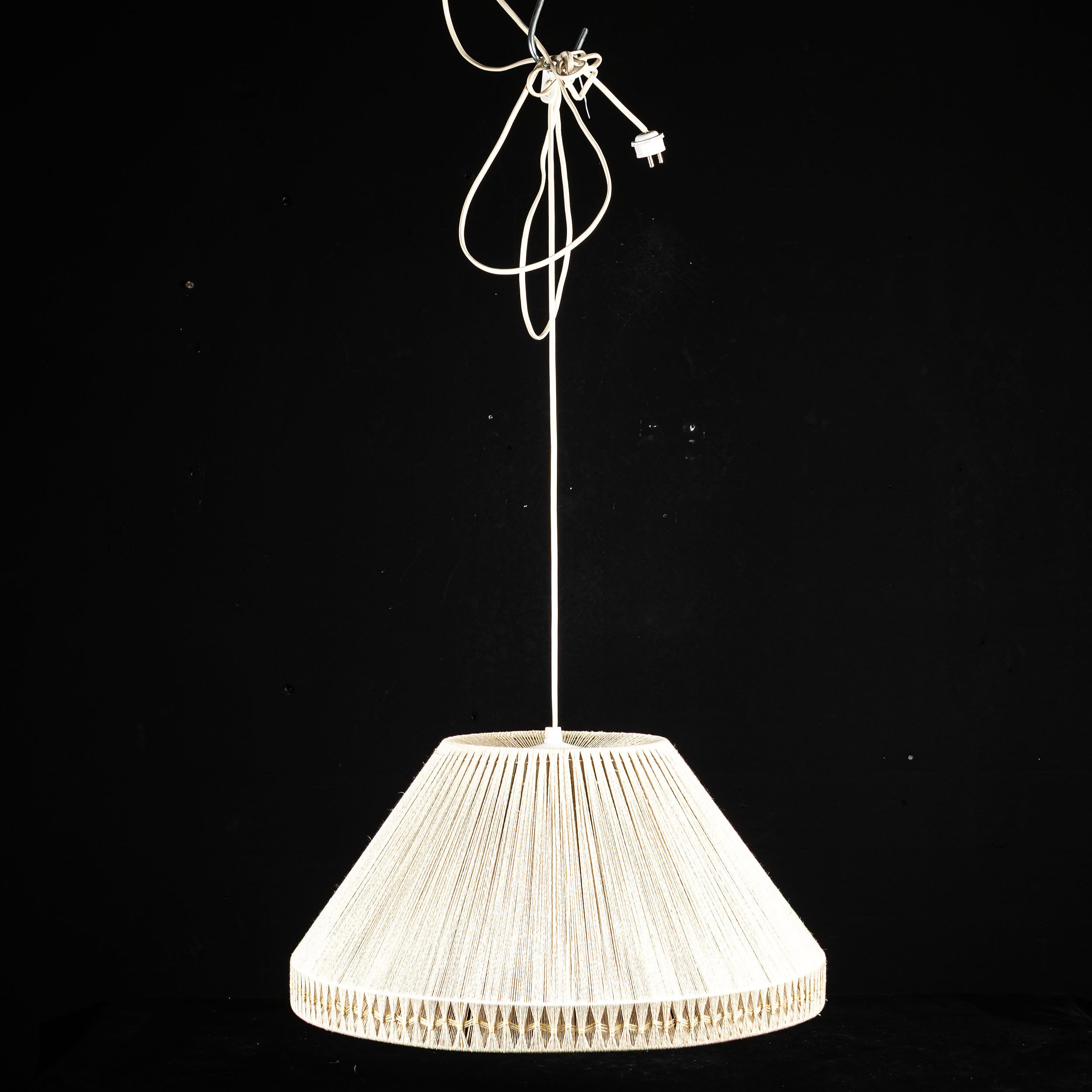 TAKLAMPA, s.k "Trådlampa", omkring 1900-talets mitt.