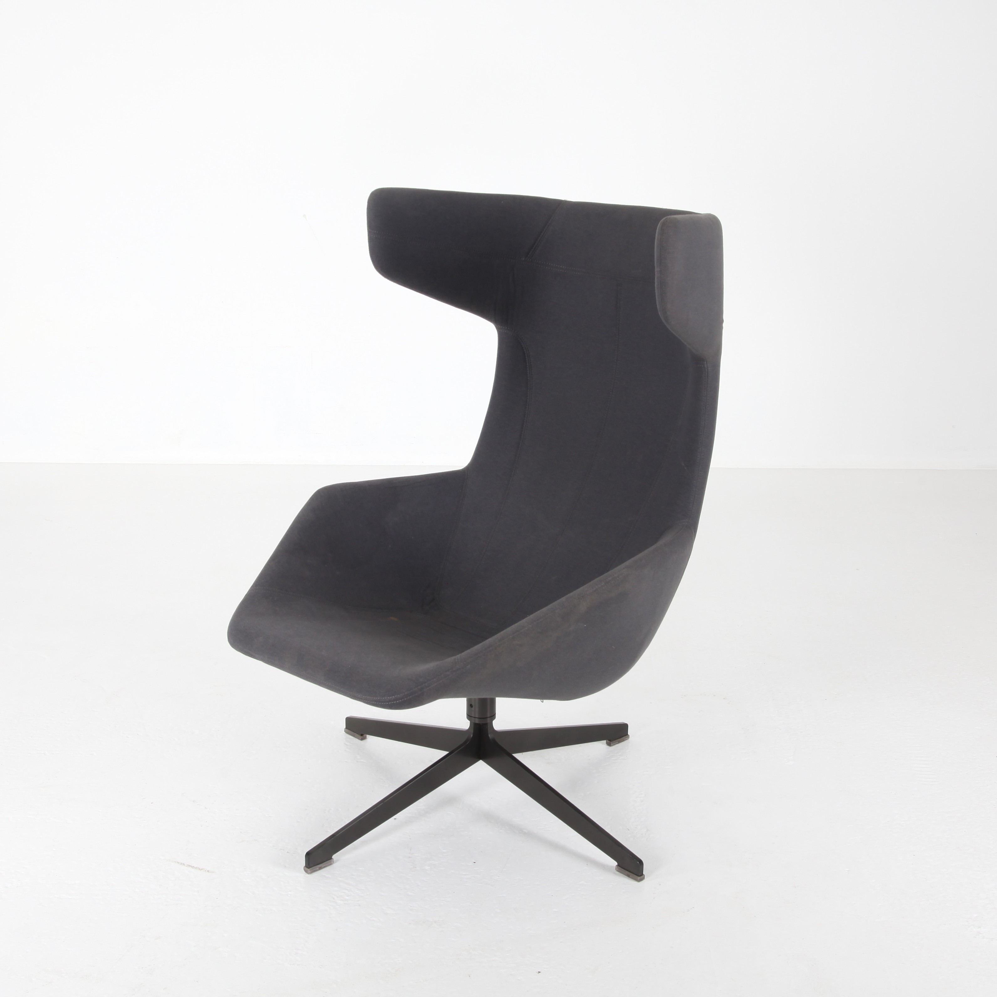 ALFREDO HÄBERLI. Fåtölj, "Take a line for a walk", Moroso, Italien.