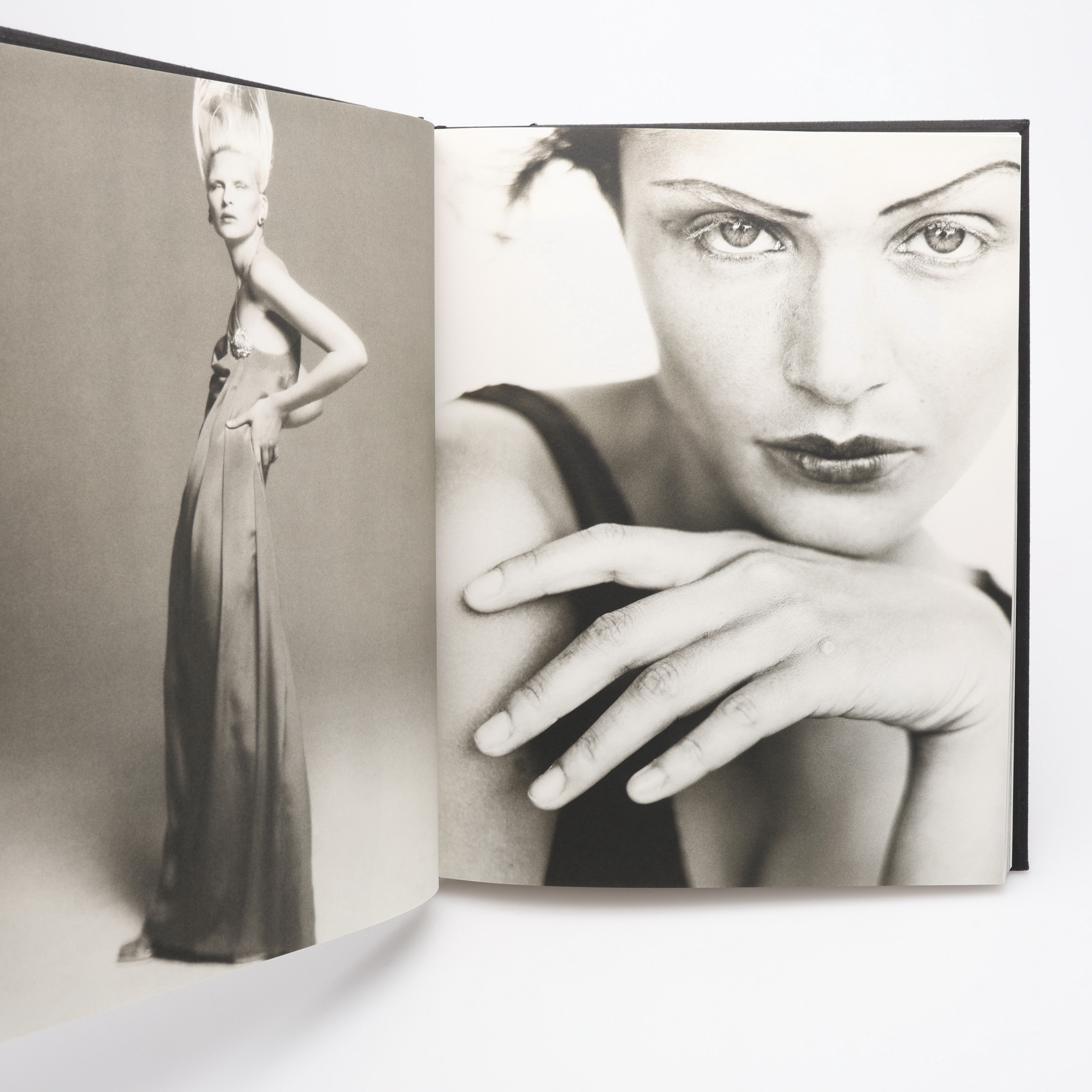 FOTO. DEN SVENSKE FOTOGRAFEN MIKAEL JANSSONS BOK MIKAEL JANSSON MED 80 SVART-VITA FOTOGRAFIER OCH.