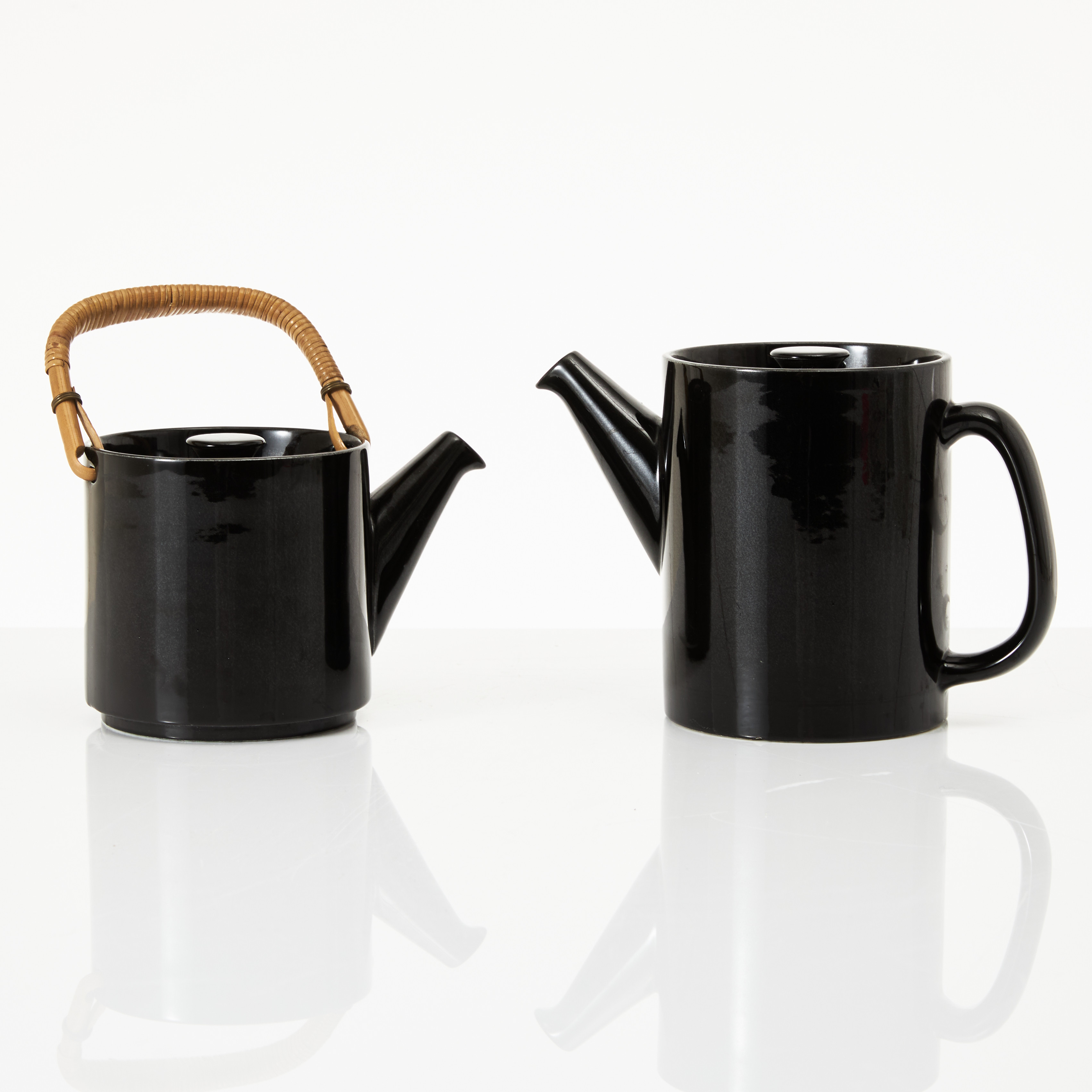 STIG LINDBERG. Tekanna "Colorado" i två delar, glaserat porslin, Gustavsberg.