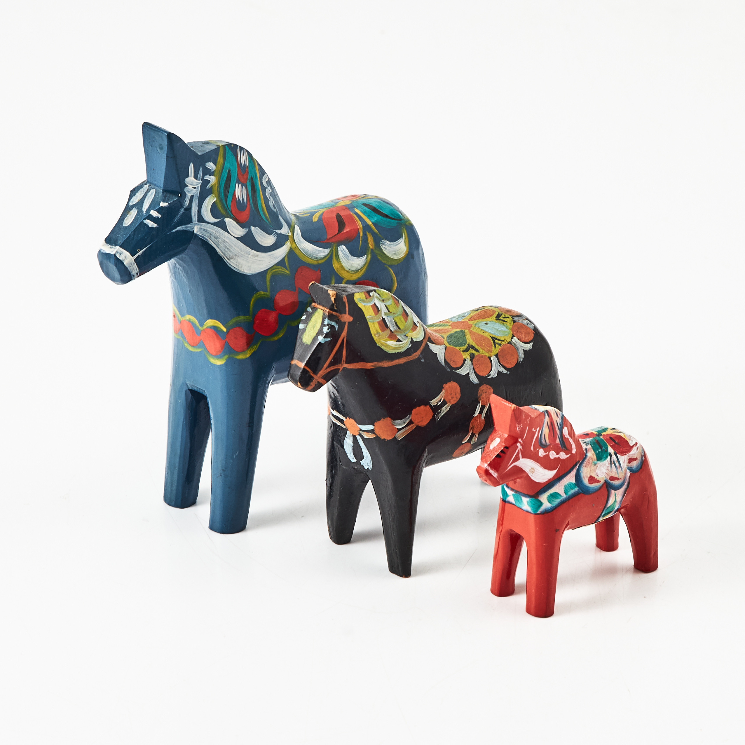 DALAHÄSTAR, 3 st, varav 2 st av Erik Pell, Nusnäs, 1900-tal.