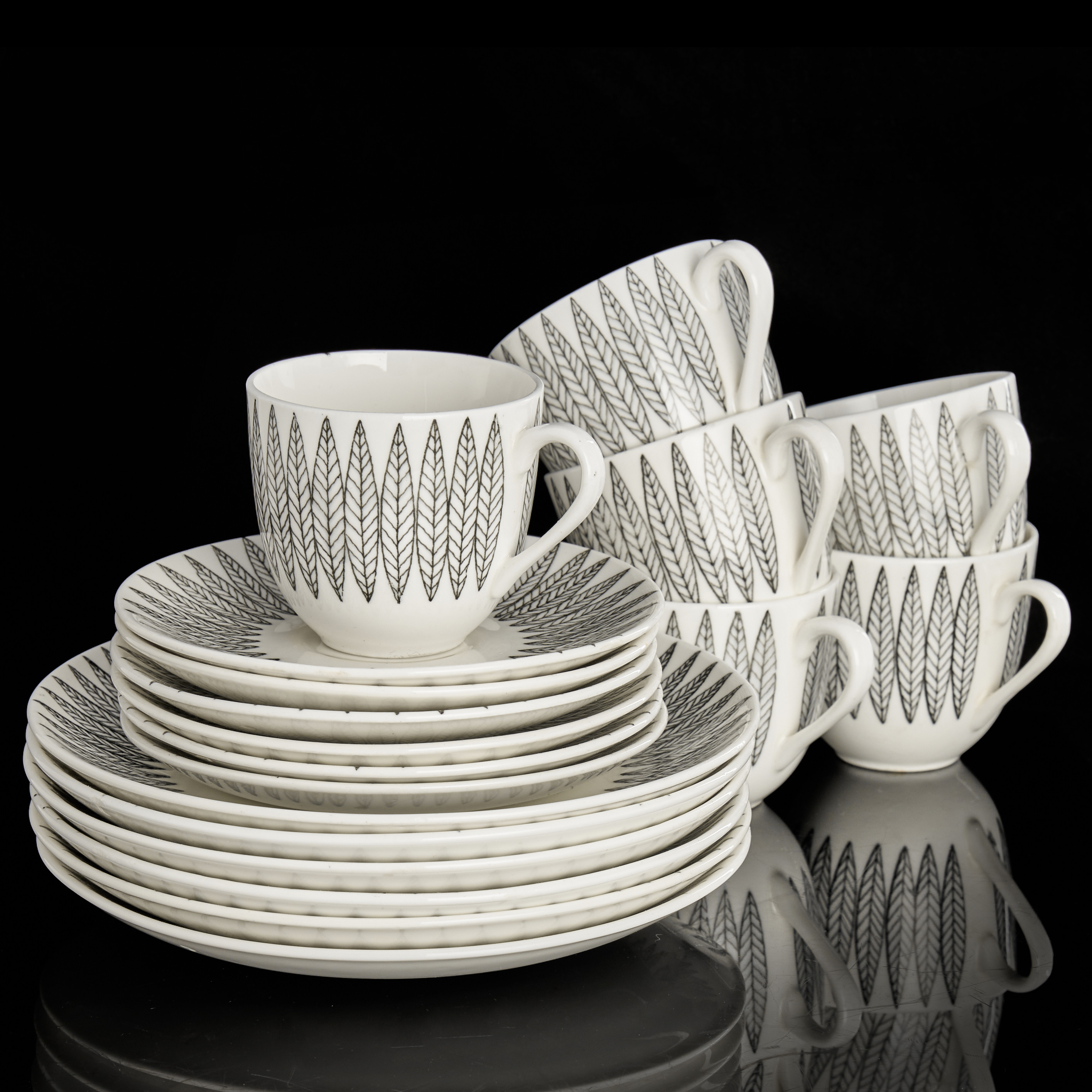 STIG LINDBERG, 12 kaffeservisdelar, "Salix" för Gustavsberg, svart bladdekor.