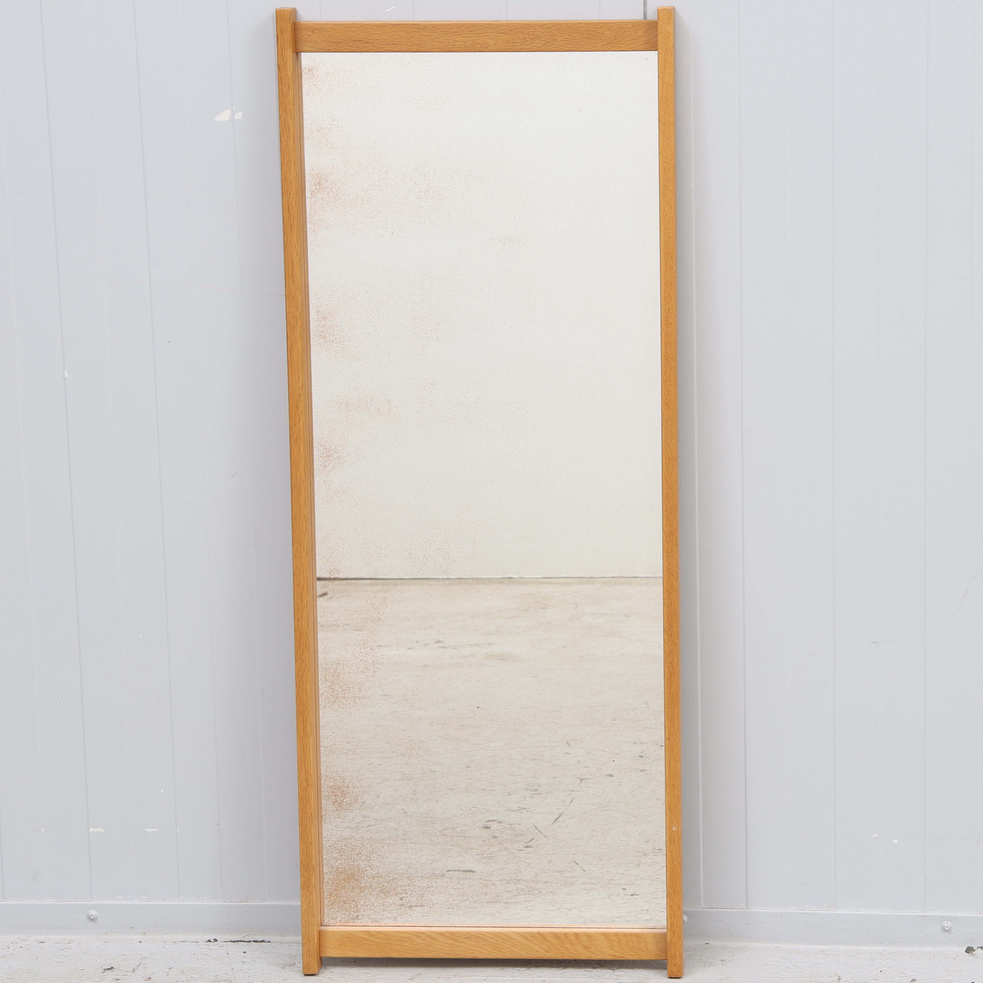 VÄGGSPEGEL, lövträ, 1900-talets senare hälft.