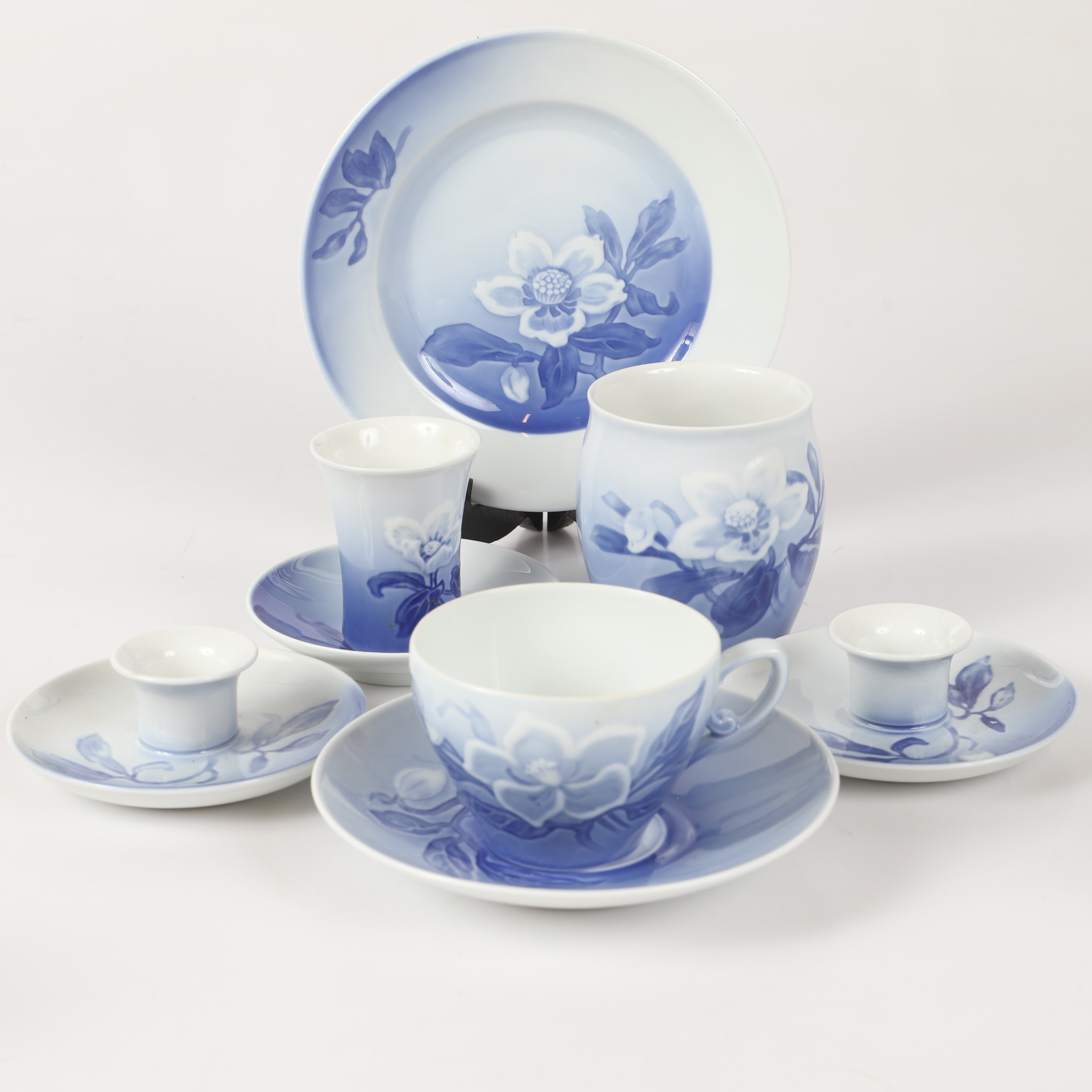 KAFFESERVIS, 46 delar, "Julros", porslin, Bing & Gröndahl, Danmark.