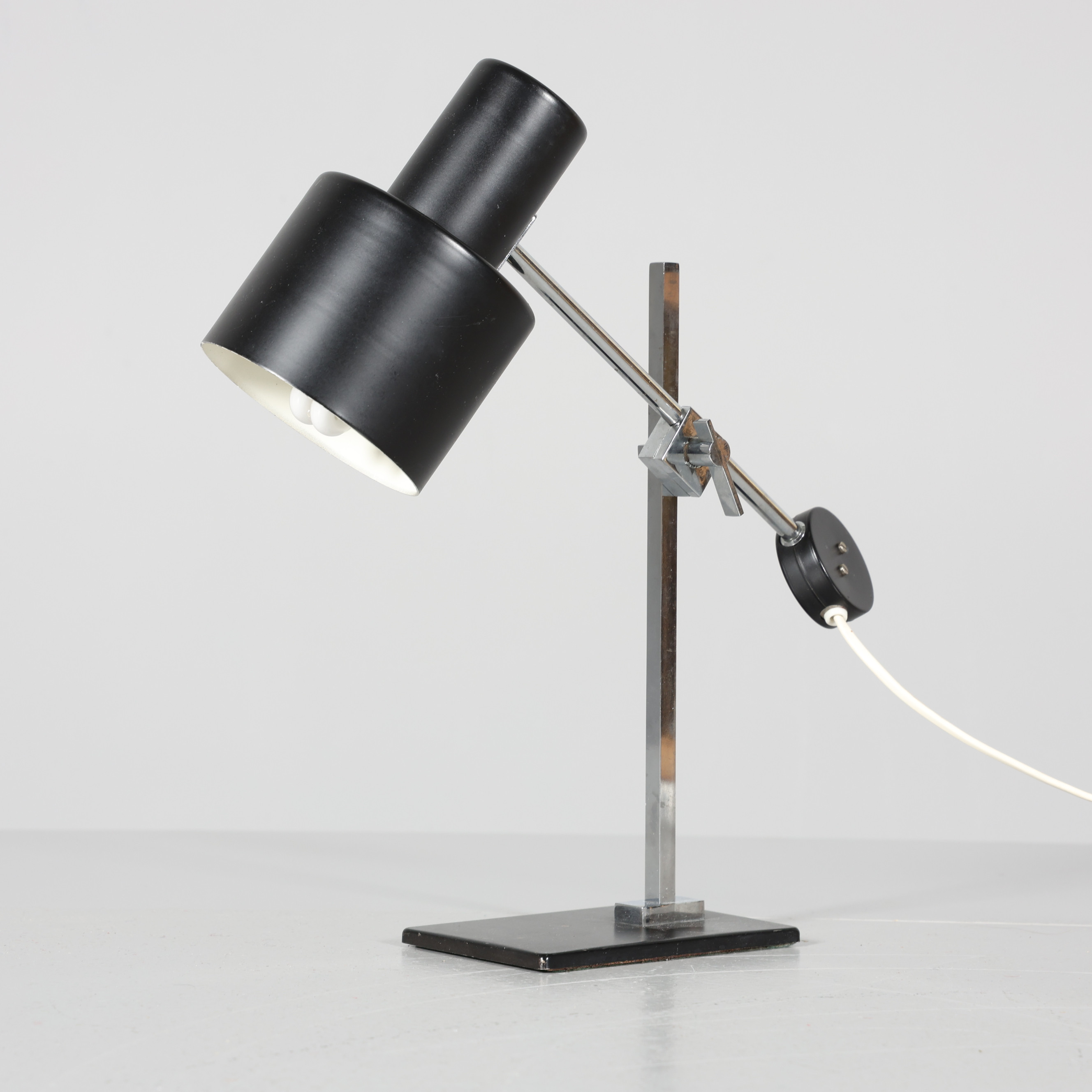 BORDSLAMPA/SKRIVBORDSLAMPA, metall, G. K, "Typ 2067A".