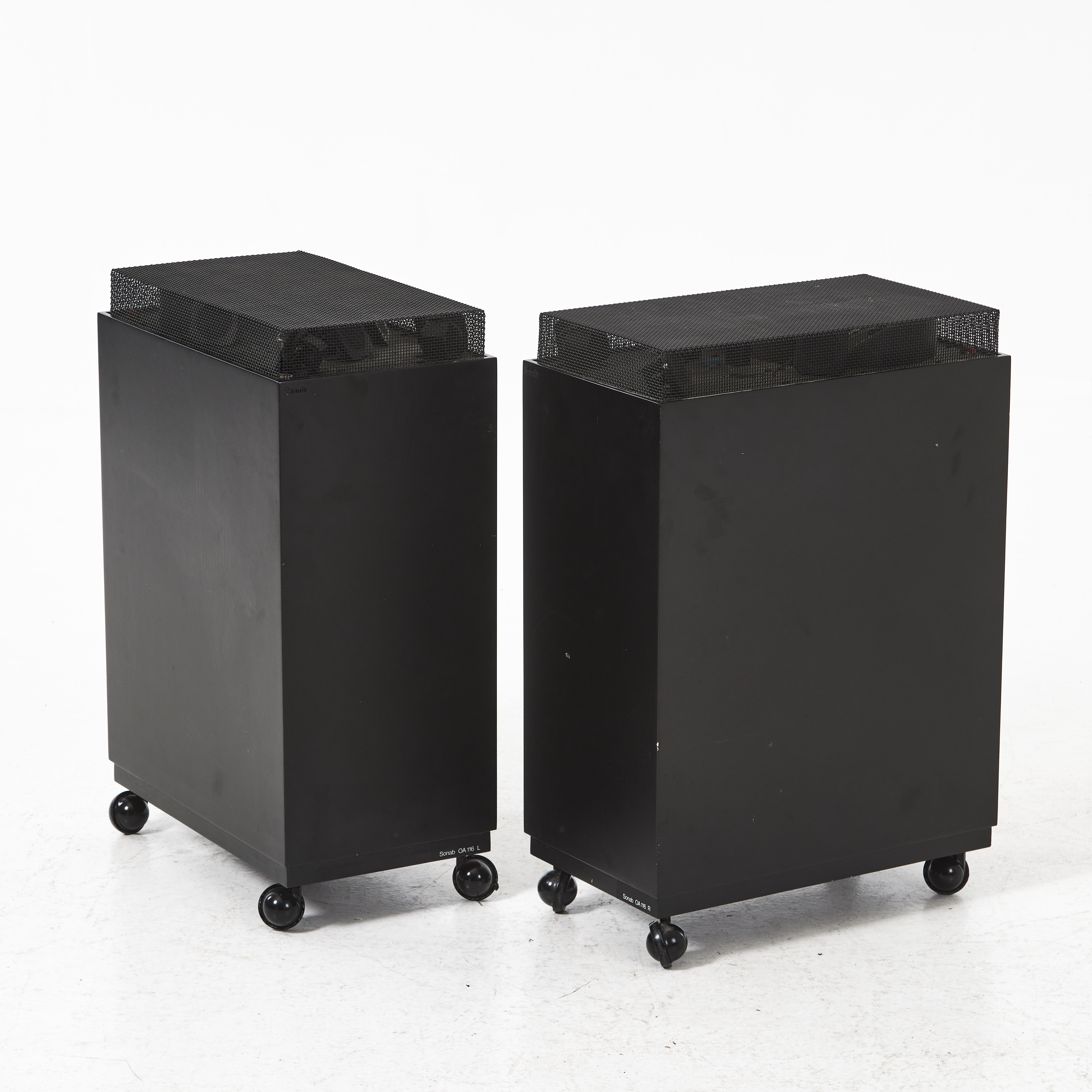 STIG CARLSSON. högtalare, 1-par, OA 116, Sonab, etikettmärkta, monterade på hjultrissor, 1970-tal.