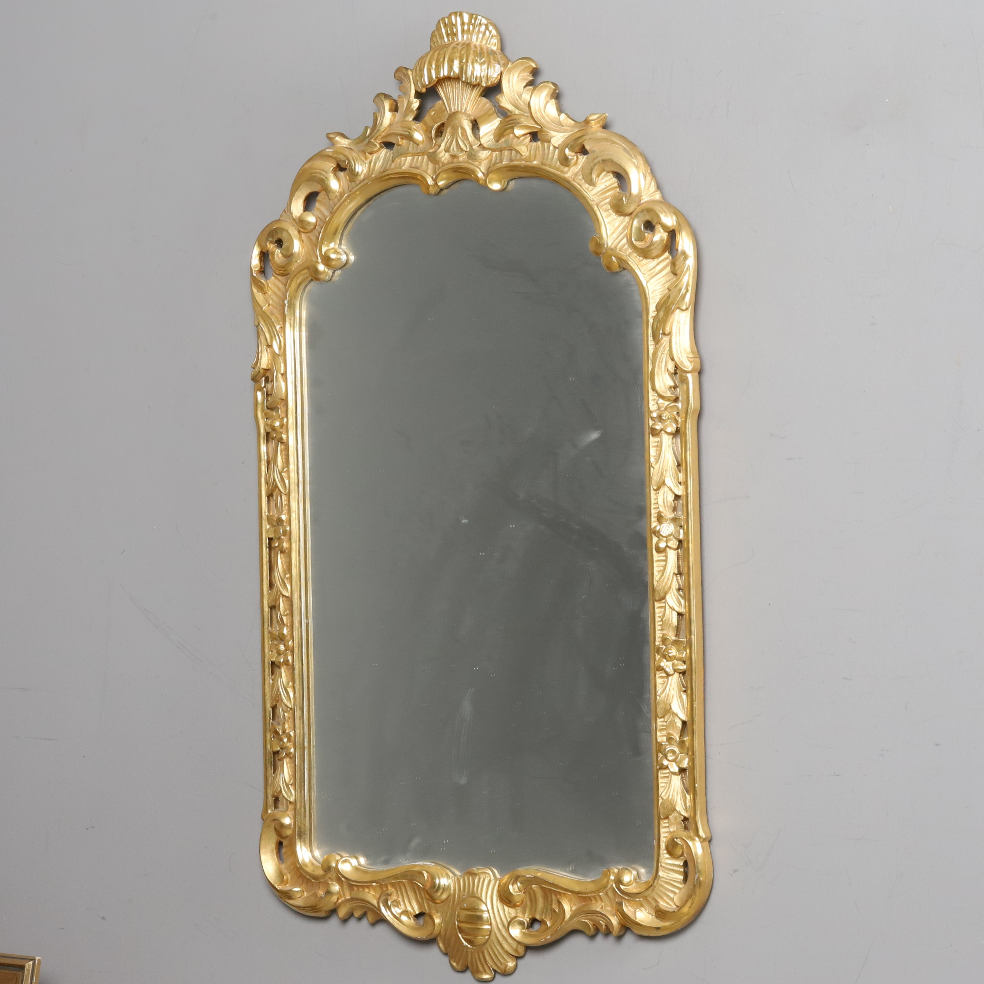 SPEGEL, förgylld ram, Rokokostil, 1900-talets andra hälft.