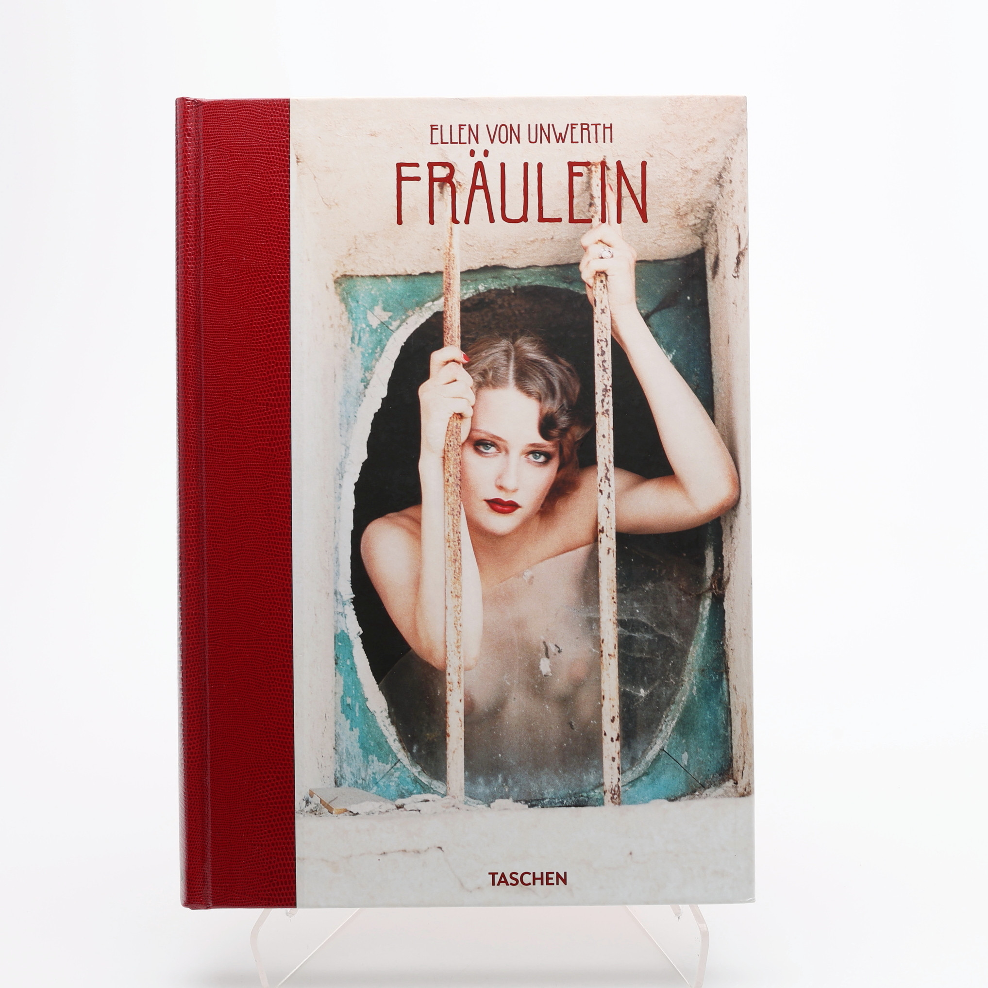 FOTO. DEN TYSKA FOTOGRAFEN ELLEN VON UNWERTHS "FRÄULEIN" I FÖRSTA UPPLAGAN 2009.