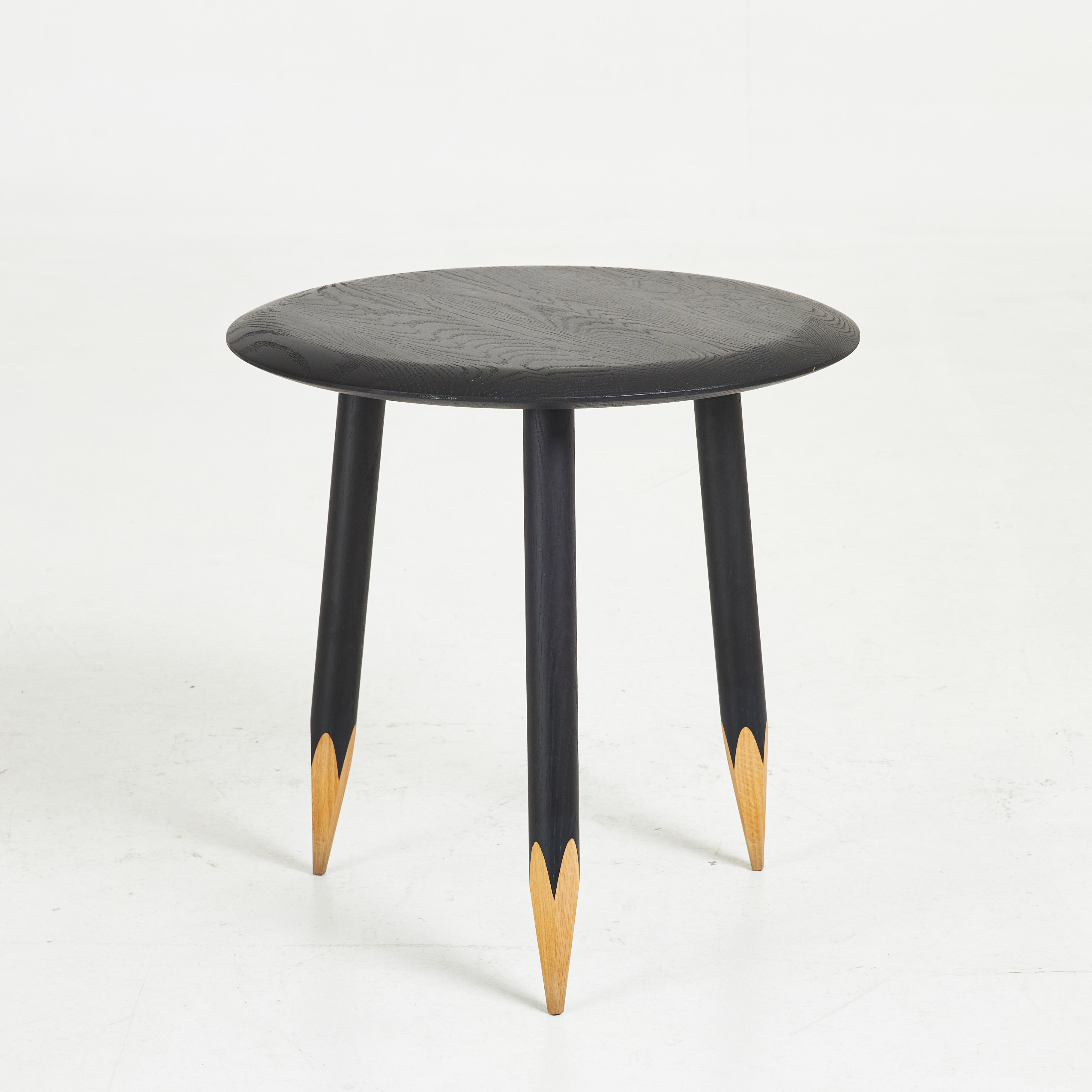 SAMUEL WILKINSON. Soffbord, "Hoof Tabel SW1", för &Tradition, bemålad ek.