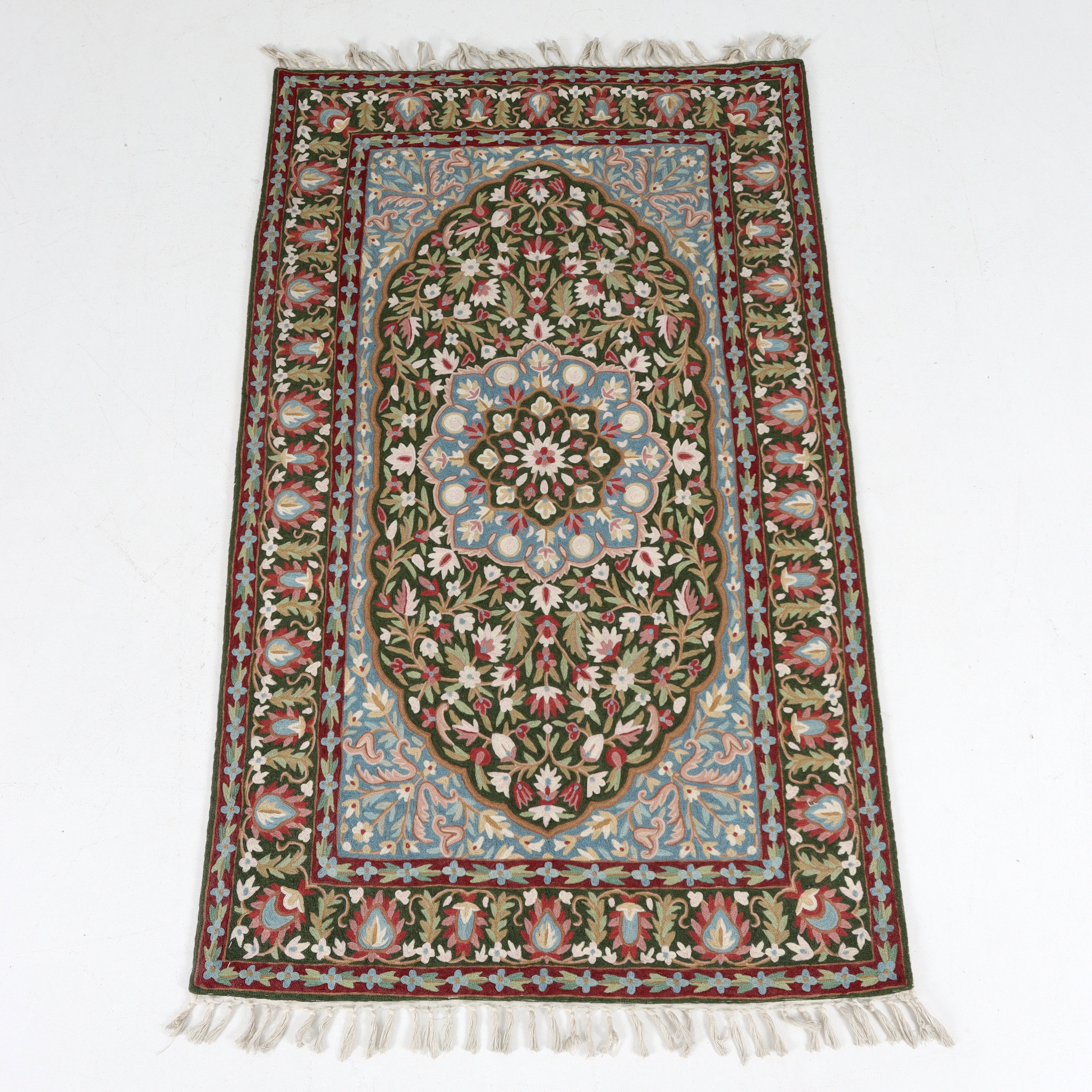 MATTA/BONAD, broderad slätväv, ca 150 x 88 cm.