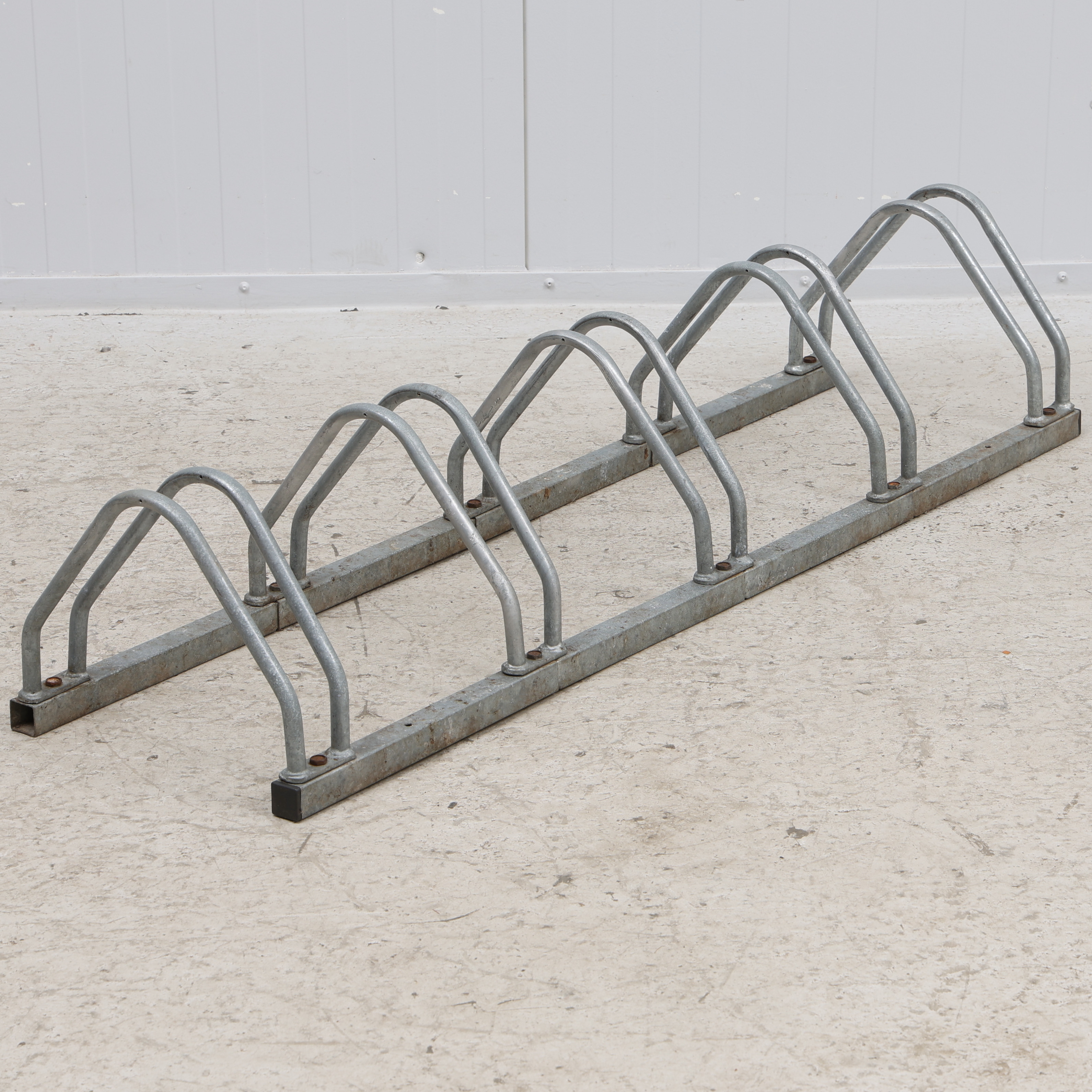 CYKELSTÄLL, plats för 5 cyklar, galvaniserat stål, samtida.