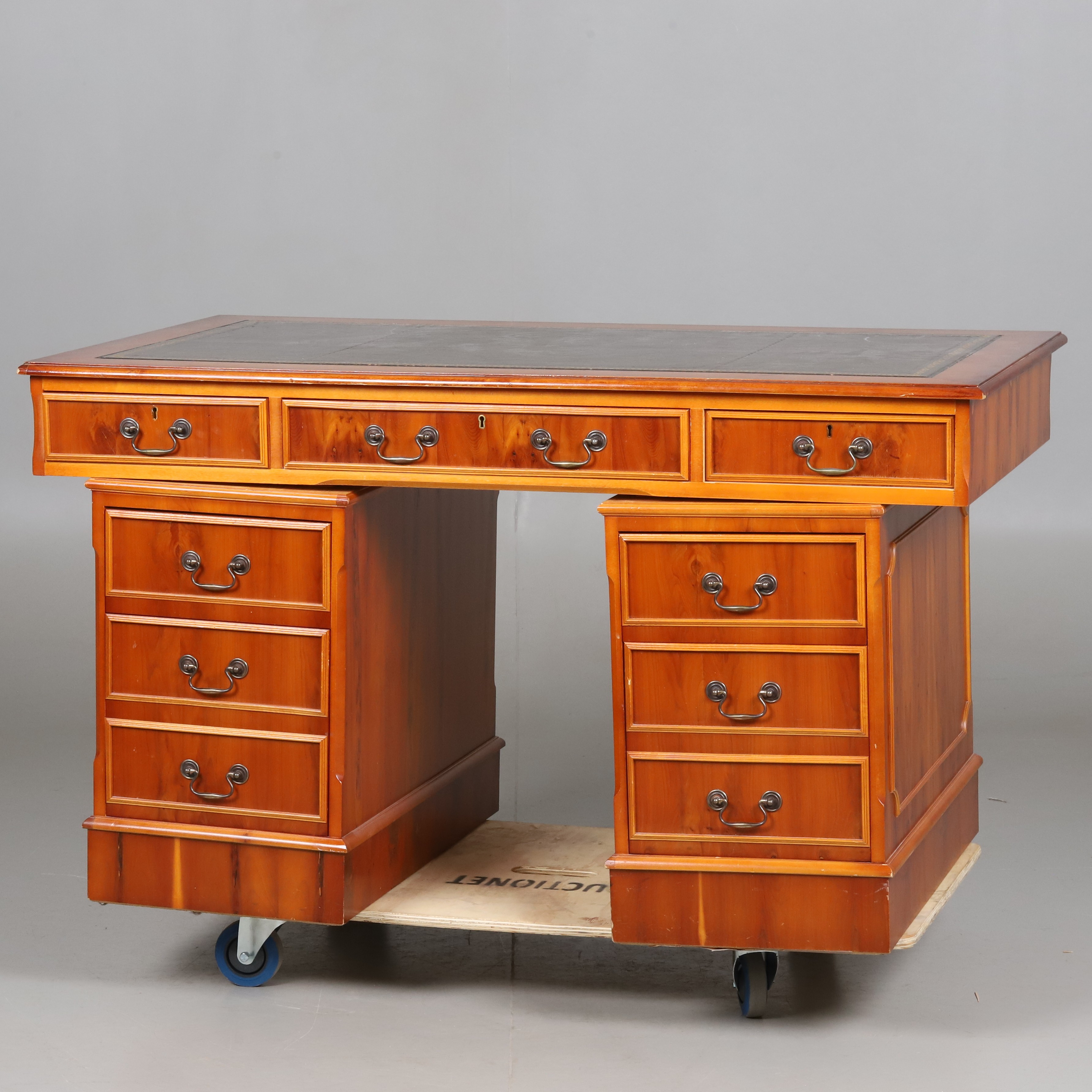 SKRIVBORD, 7 lådor, Engelsk-stil, 1900-talets andra halva.