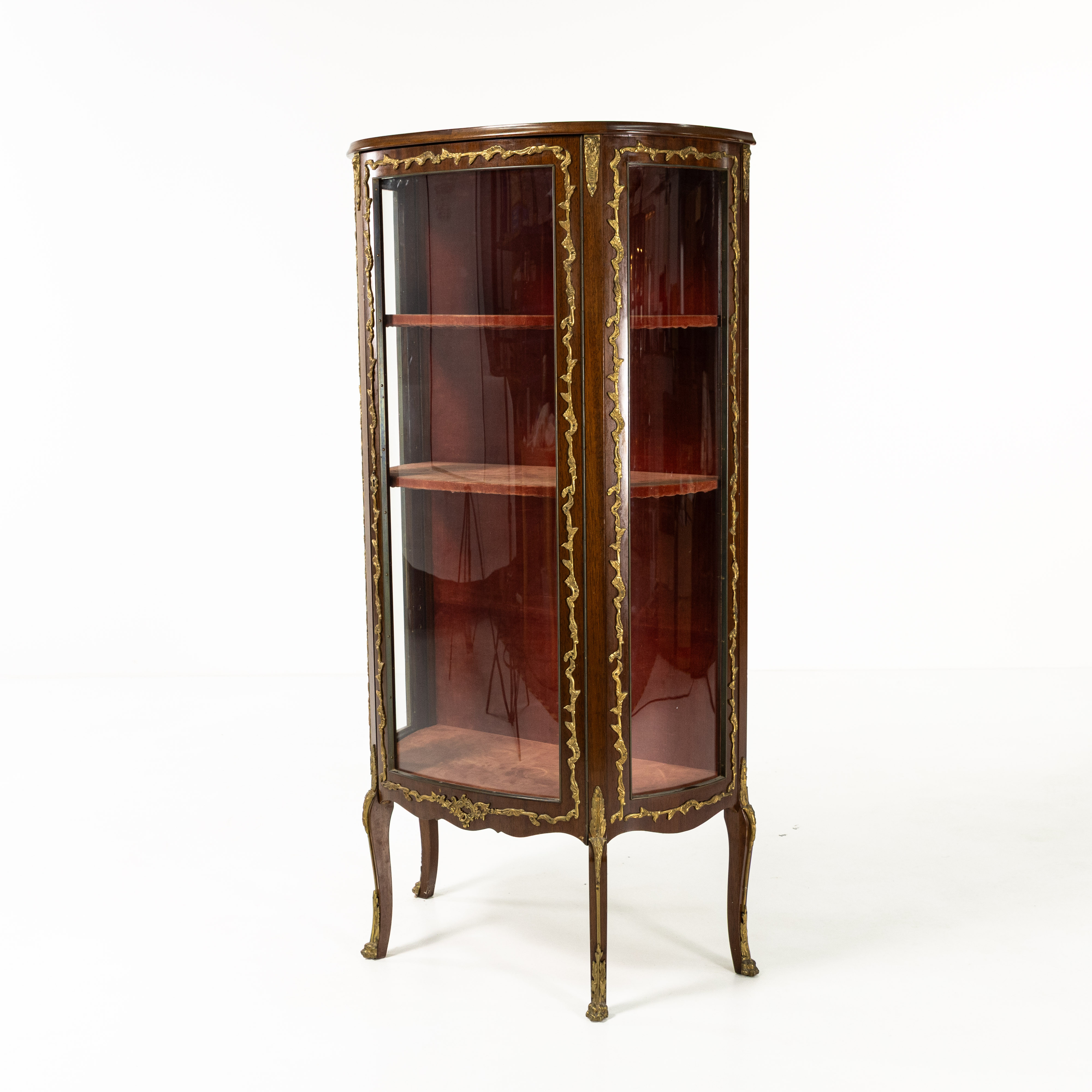 VITRINSKÅP. Louis XVI, mahogny, 1900-tal.