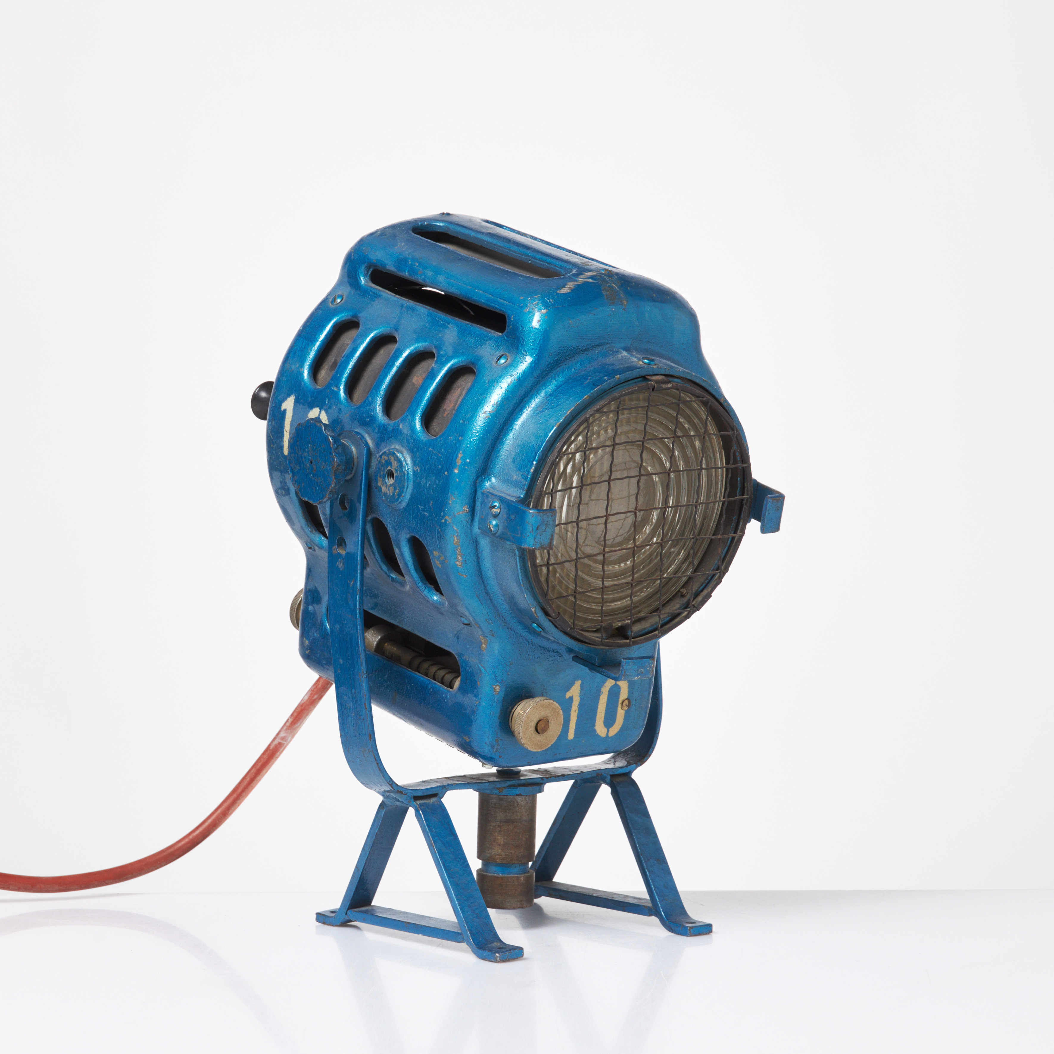 STRÅLKASTARE / STUDIOLAMPA, Fototon, omkring 1900-talets mitt, lackerad i blå metallic, ställbar ljuskälla.