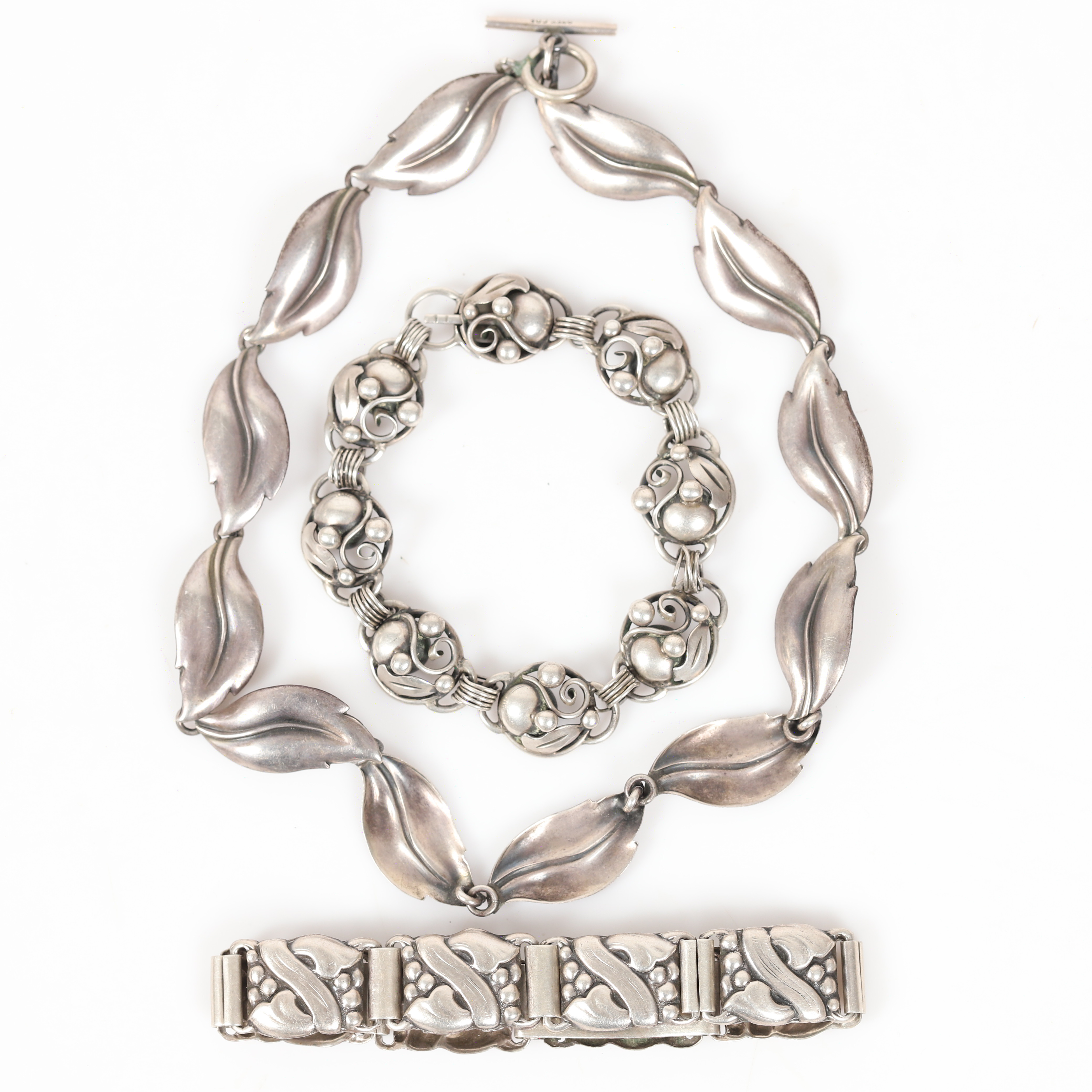 SMYCKEN, 3 delar, bl. a. Christian Michelsen, Danmark, 1900-talets mitt.