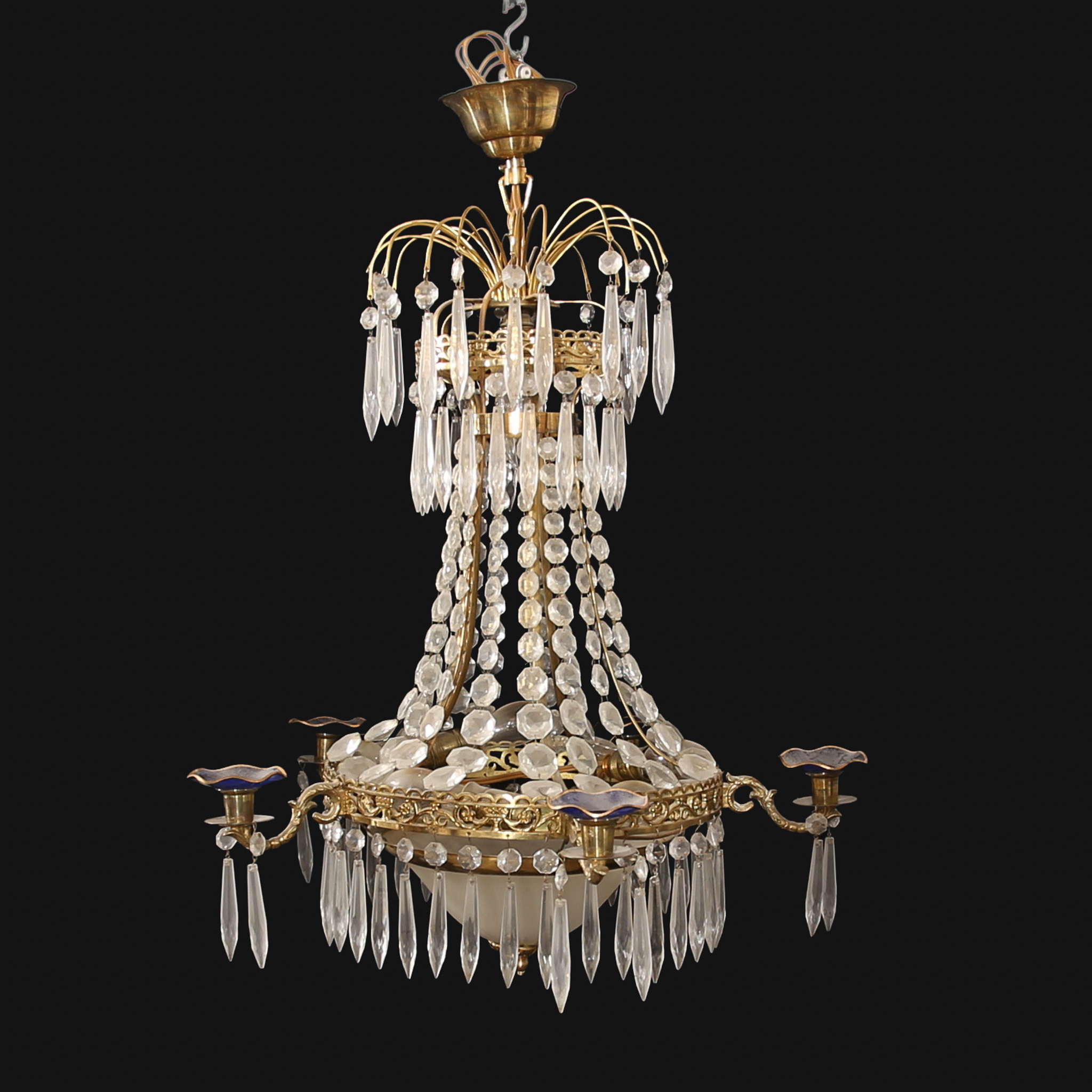 KRISTALLKRONA, gulmetall, 5 ljuskällor samt plats för 5 levande ljus, 1900- talets andra hälft.