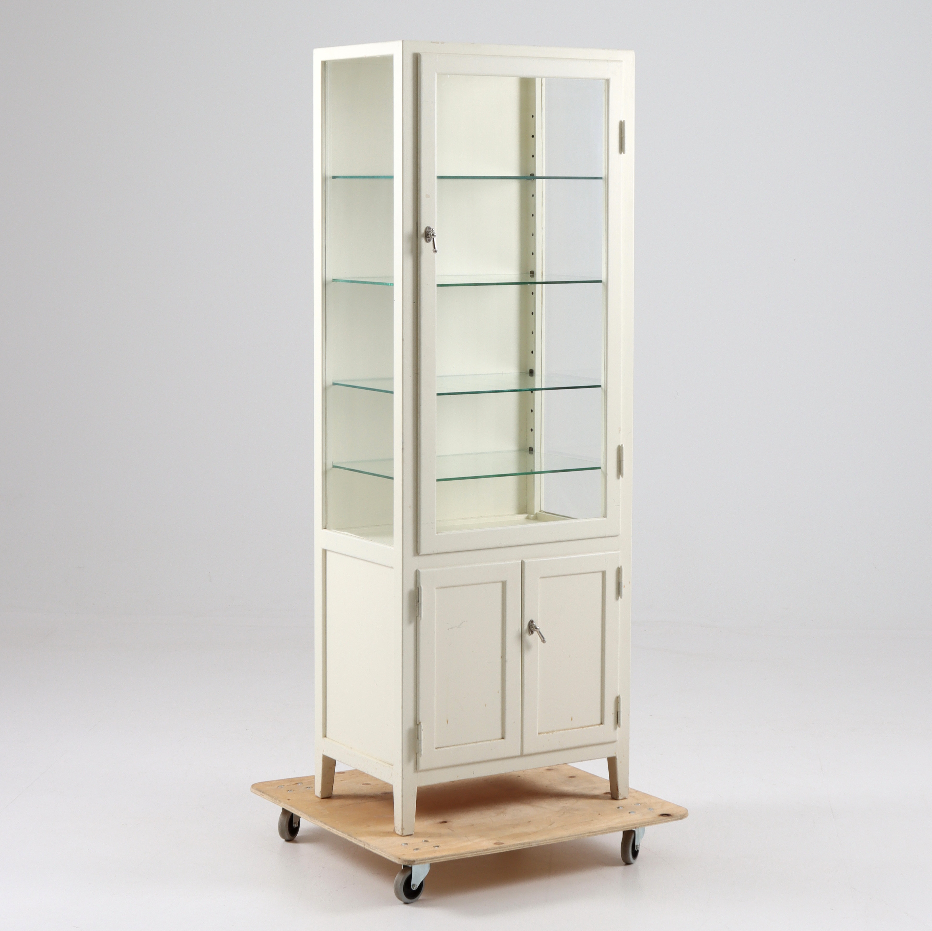 LÄKARSKÅP, trä, glas. 1900-talets mitt.