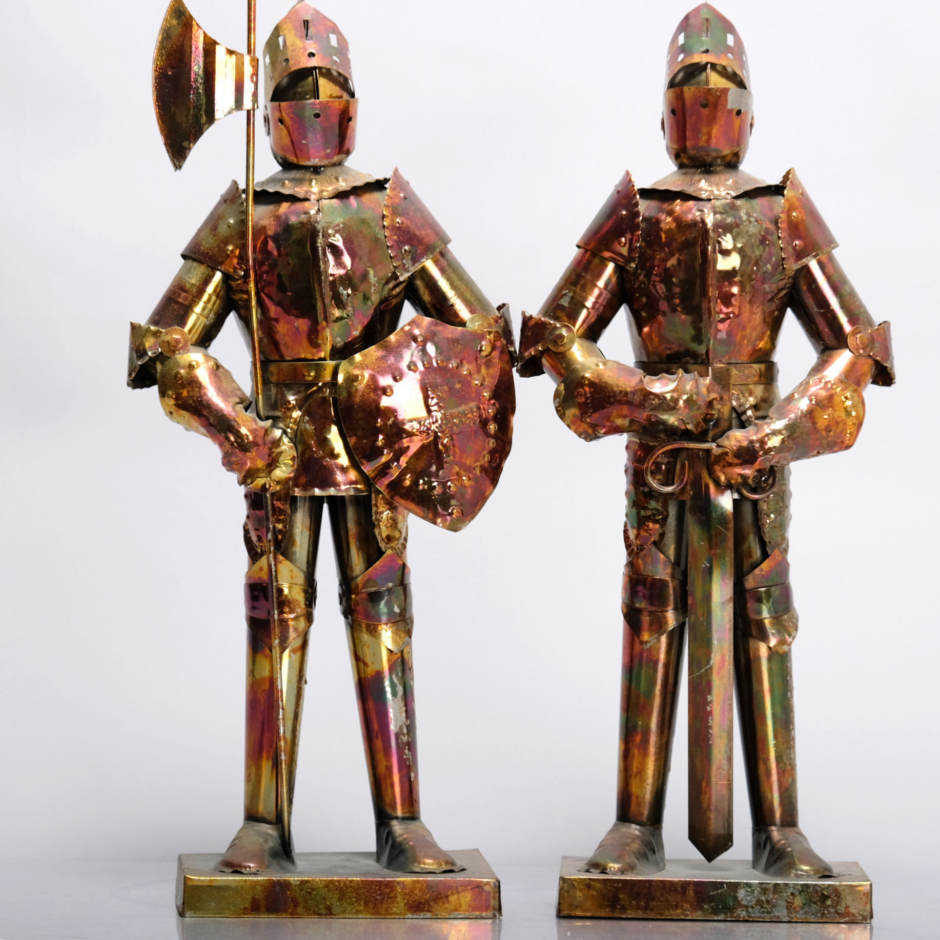 SKULPTUR, Riddare, Ett par, Bemålad-plåt, Kina. (2st).