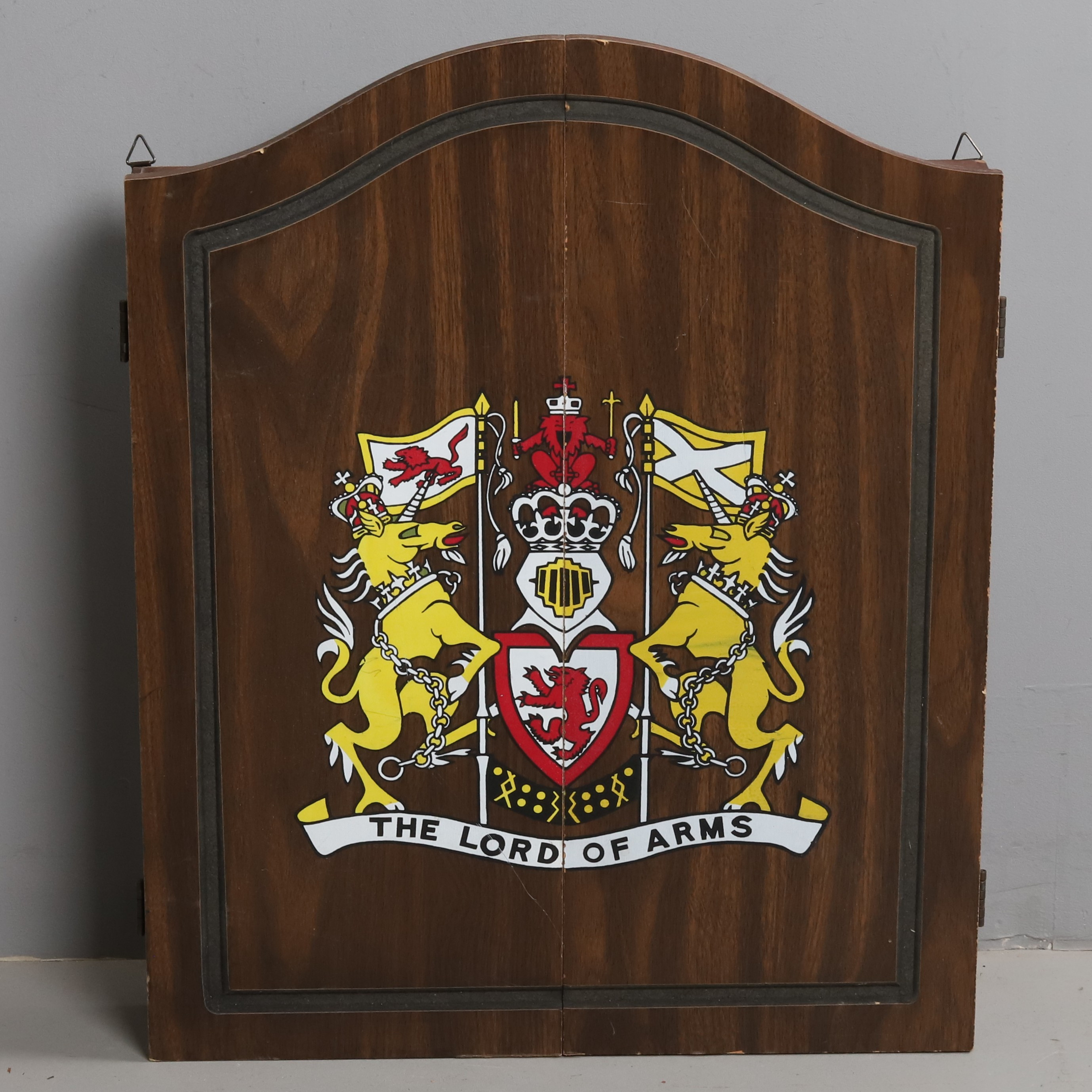 DARTSKÅP/TAVLA "The Lord of arms", Franklin Sports.