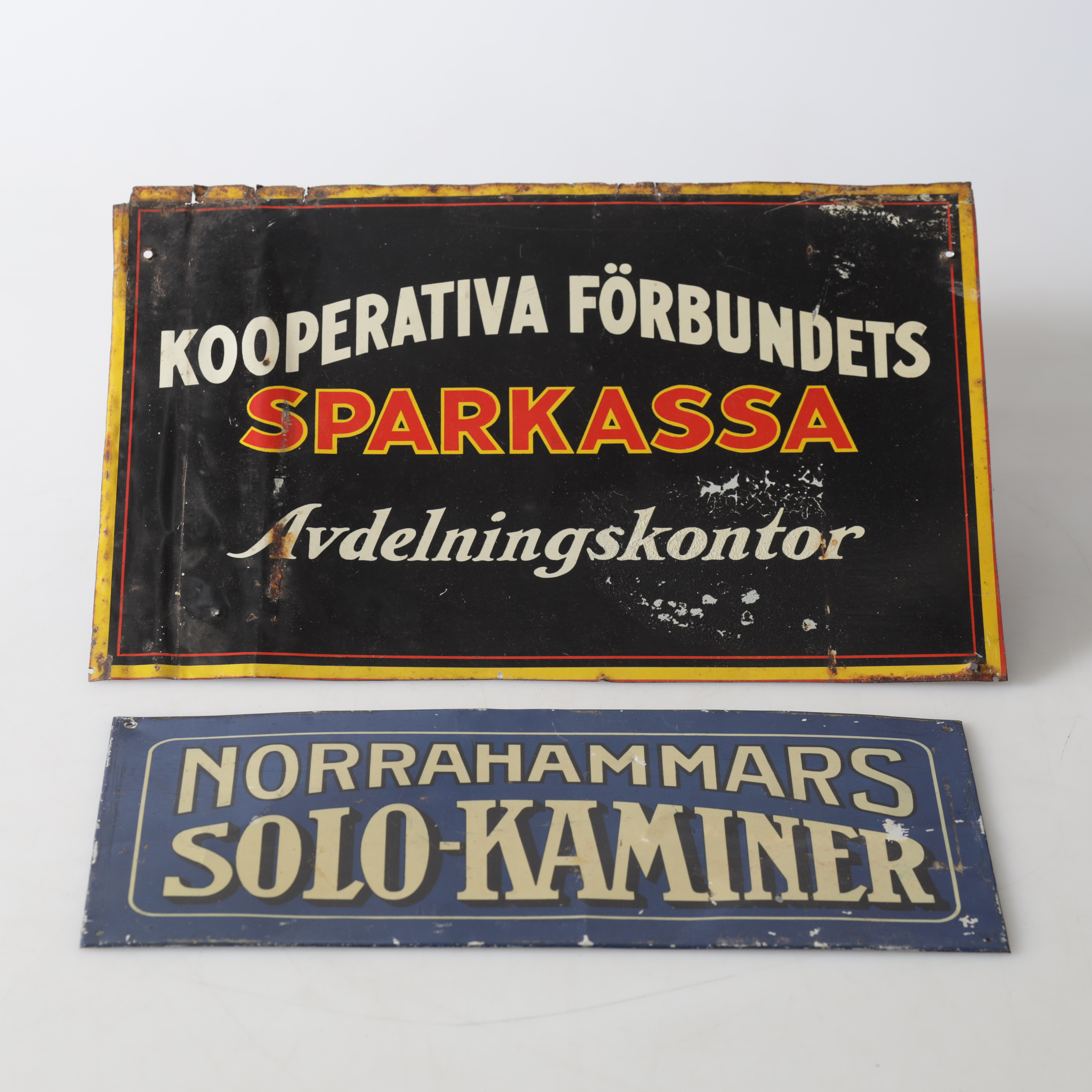 PLÅTSKYLTAR. 2 st, "Solo kaminer och Koperativa förbunds" 1900-tal.