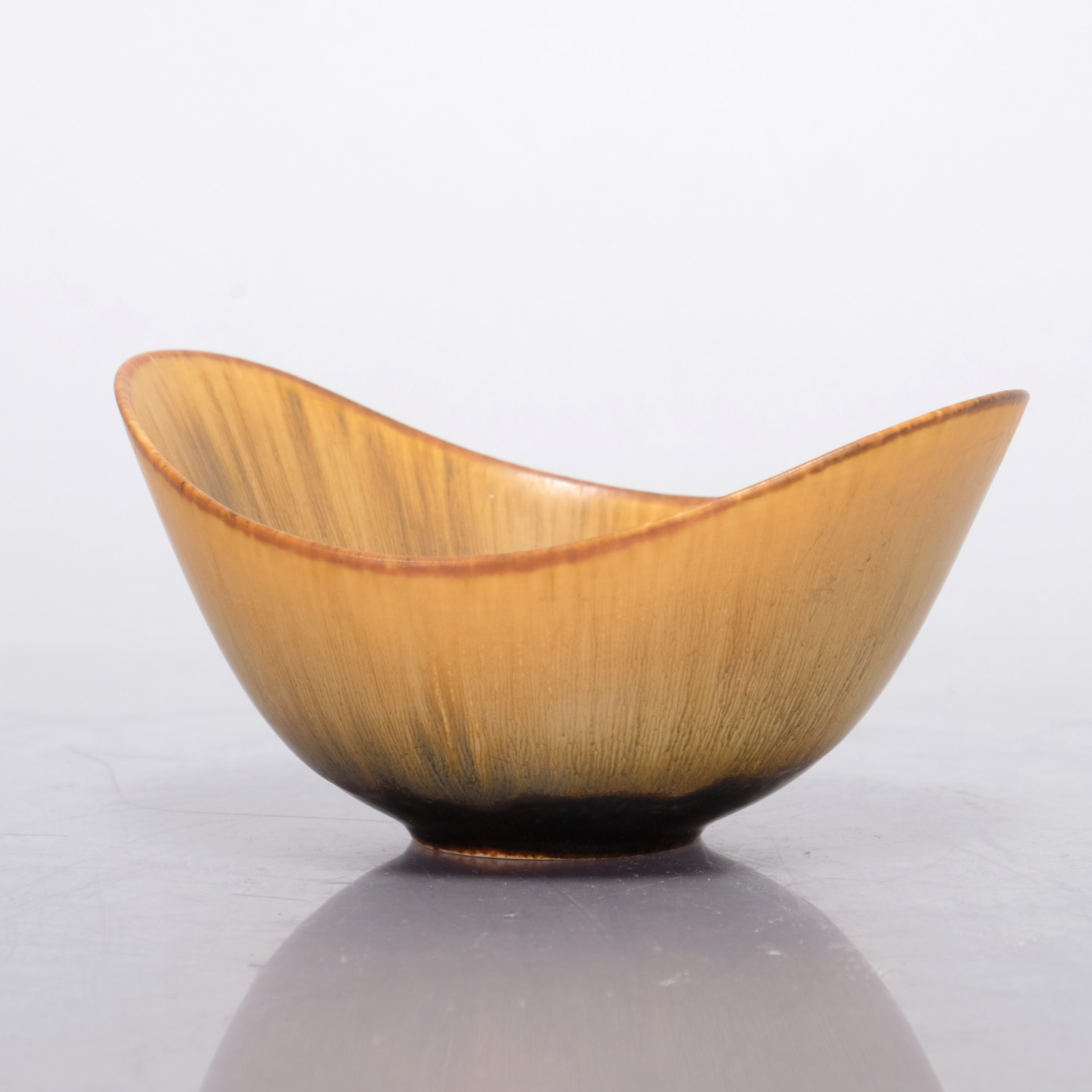 GUNNAR NYLUND. Skål, Stengods, Harpälsglasyr, Rörstrand, ARO, Signerad.