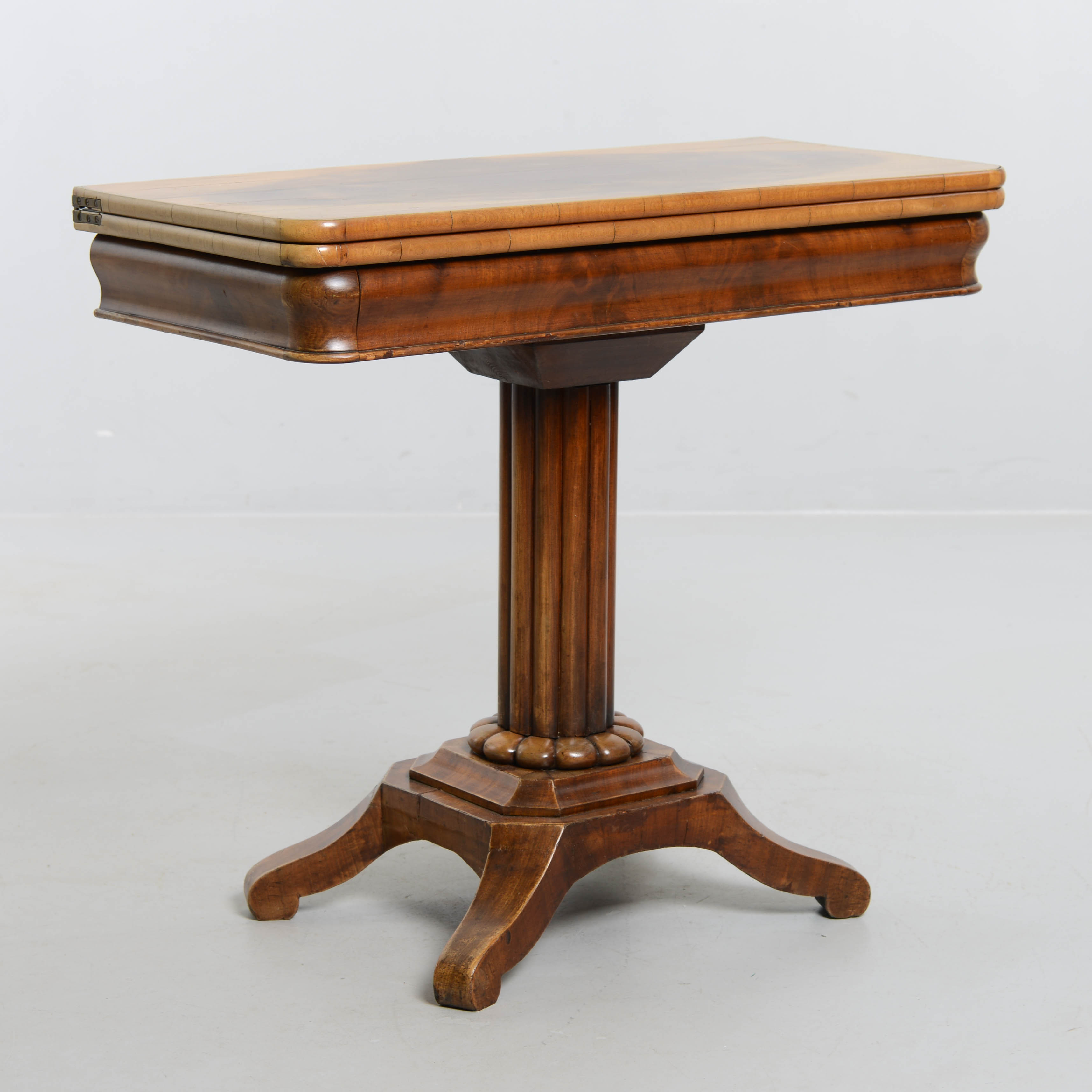 SPELBORD, empirstil, 1900-talets första del.