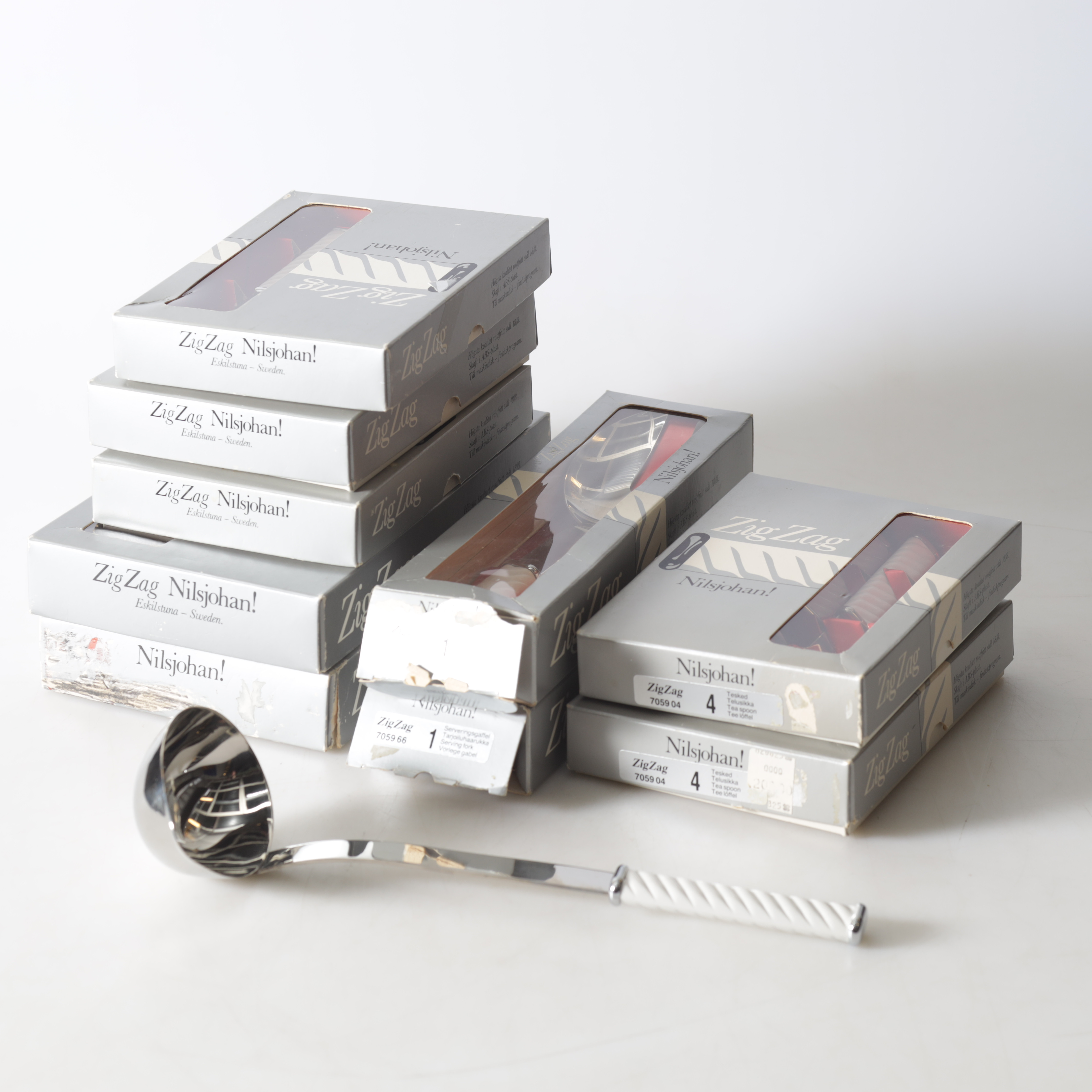 SIGNE PERSSON-MELIN. bestick, 45 delar, ABS-plast & rostfritt stål, "Zig-Zag", NilsJohan, 1980-/90-tal.