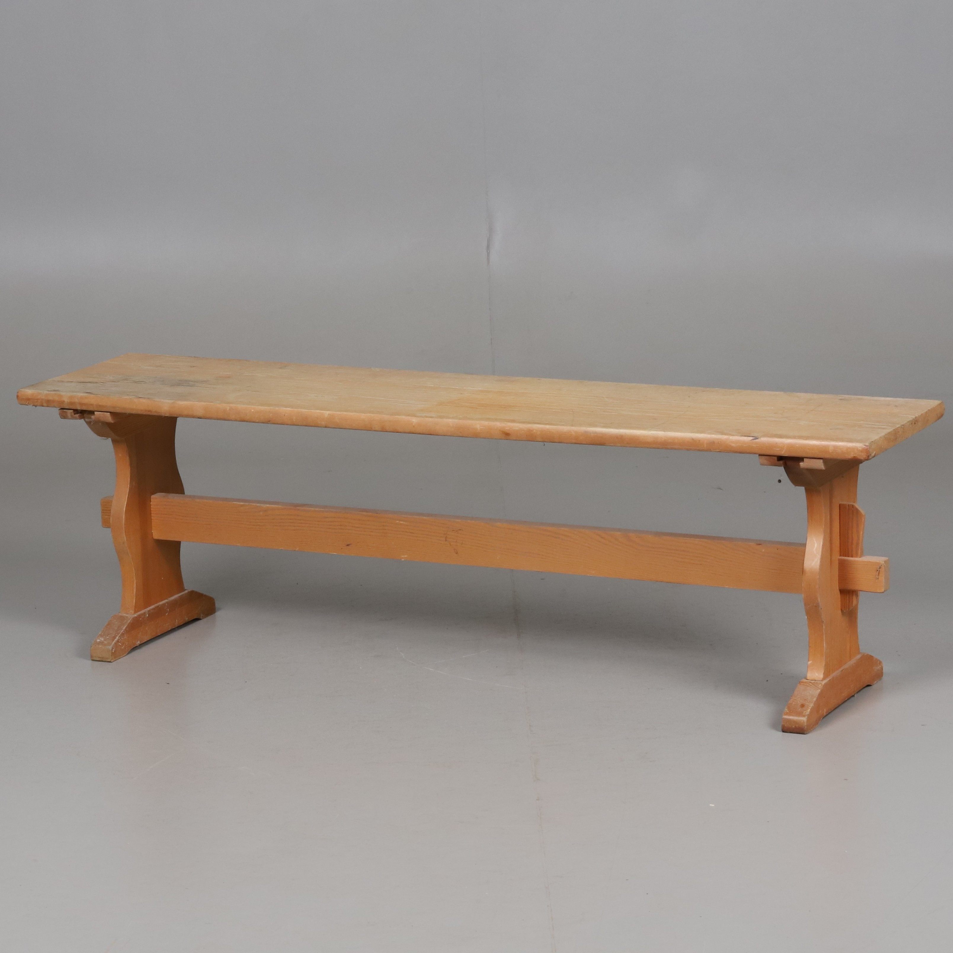 BÄNK. Furu, 1900-talets andra hälft.