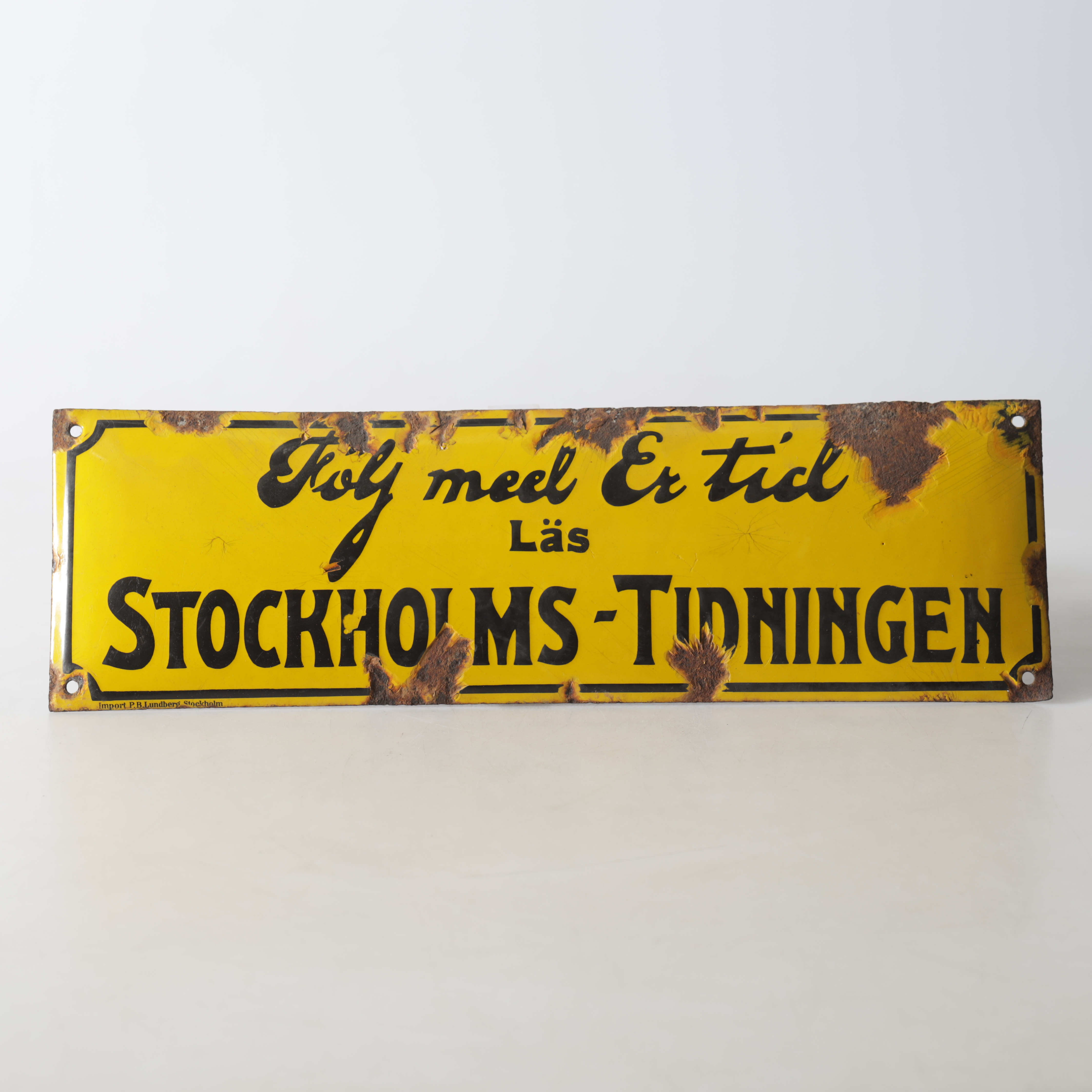 EMALJSKYLT. "Stockholms-tidningen" Tillverkare P.B Lundberg stockholm, 1900-tal.