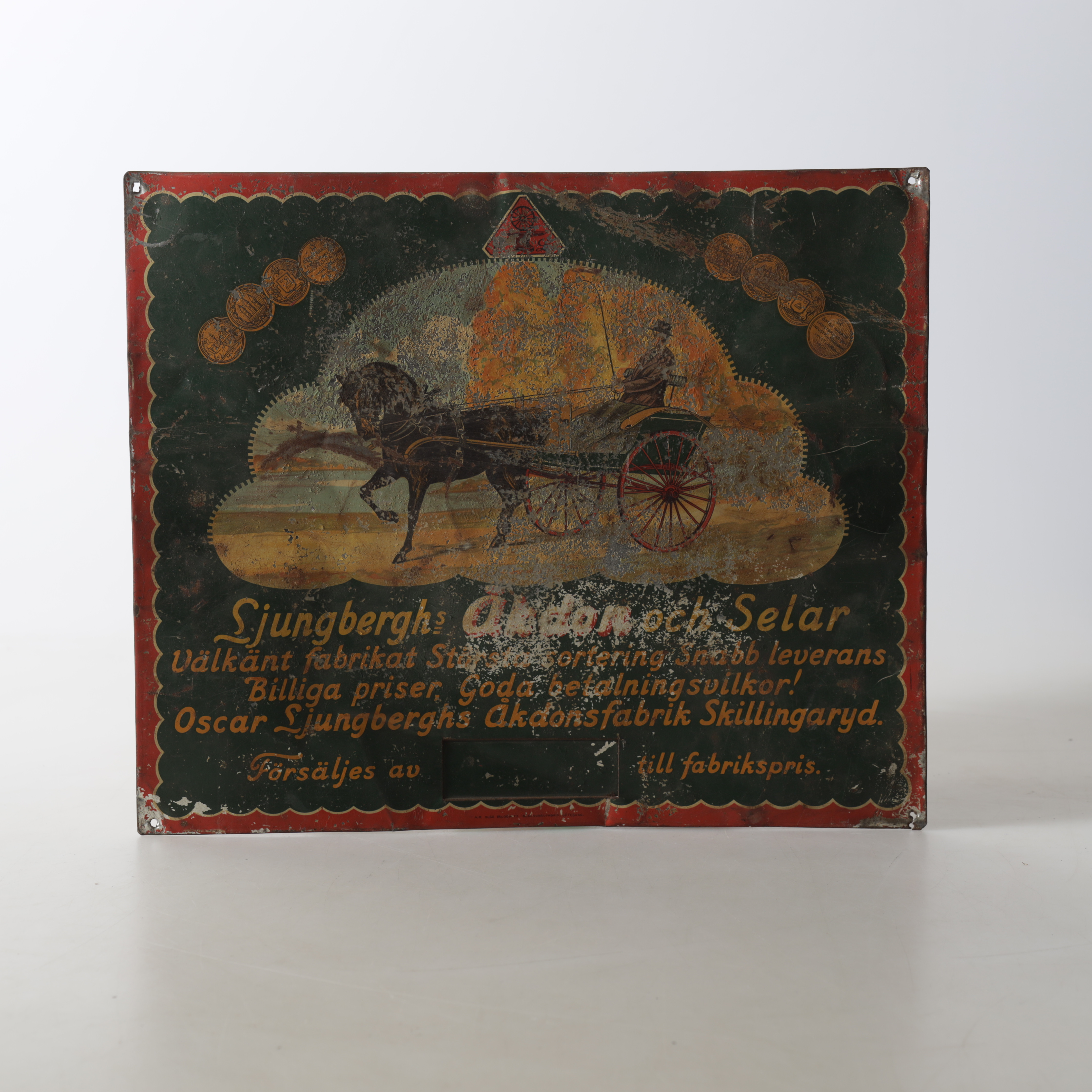 PLÅTSKYLT. "Ljungberghs åkdon och selar" 1900-tal.
