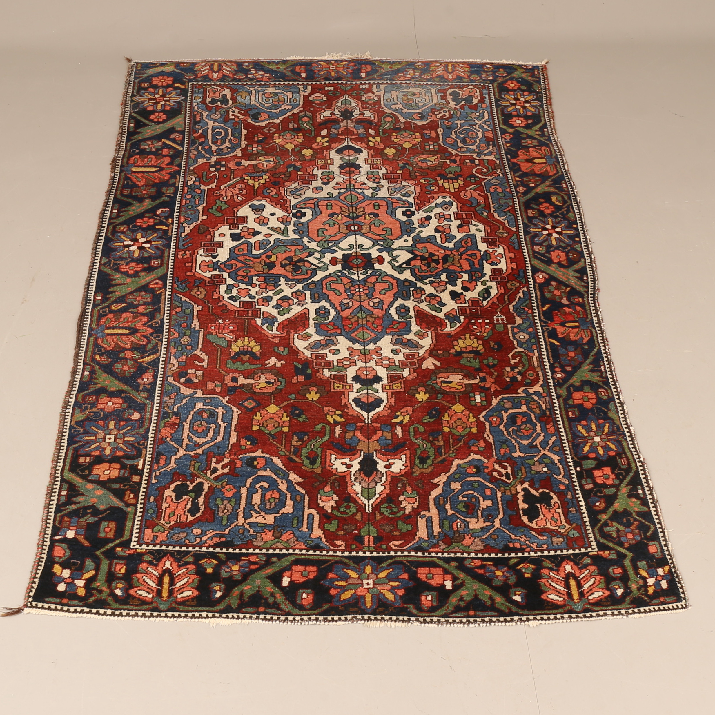 MATTA, orientalisk, cirka 215 x 150 cm.