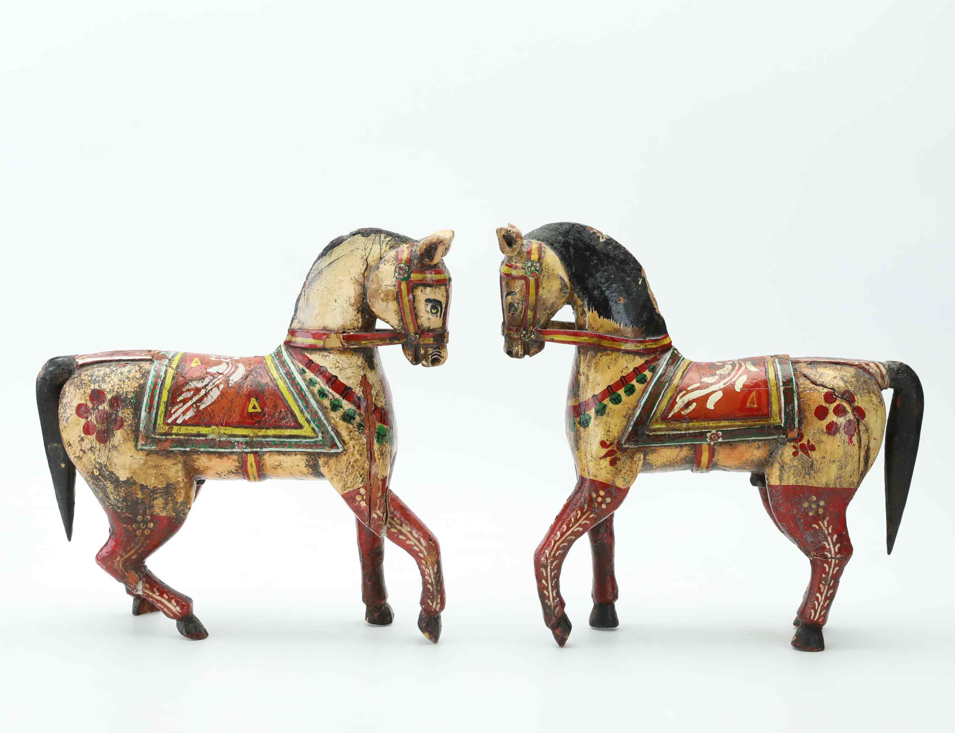SKULPTURER, Hästar, ett par, trä, 1900-tal.