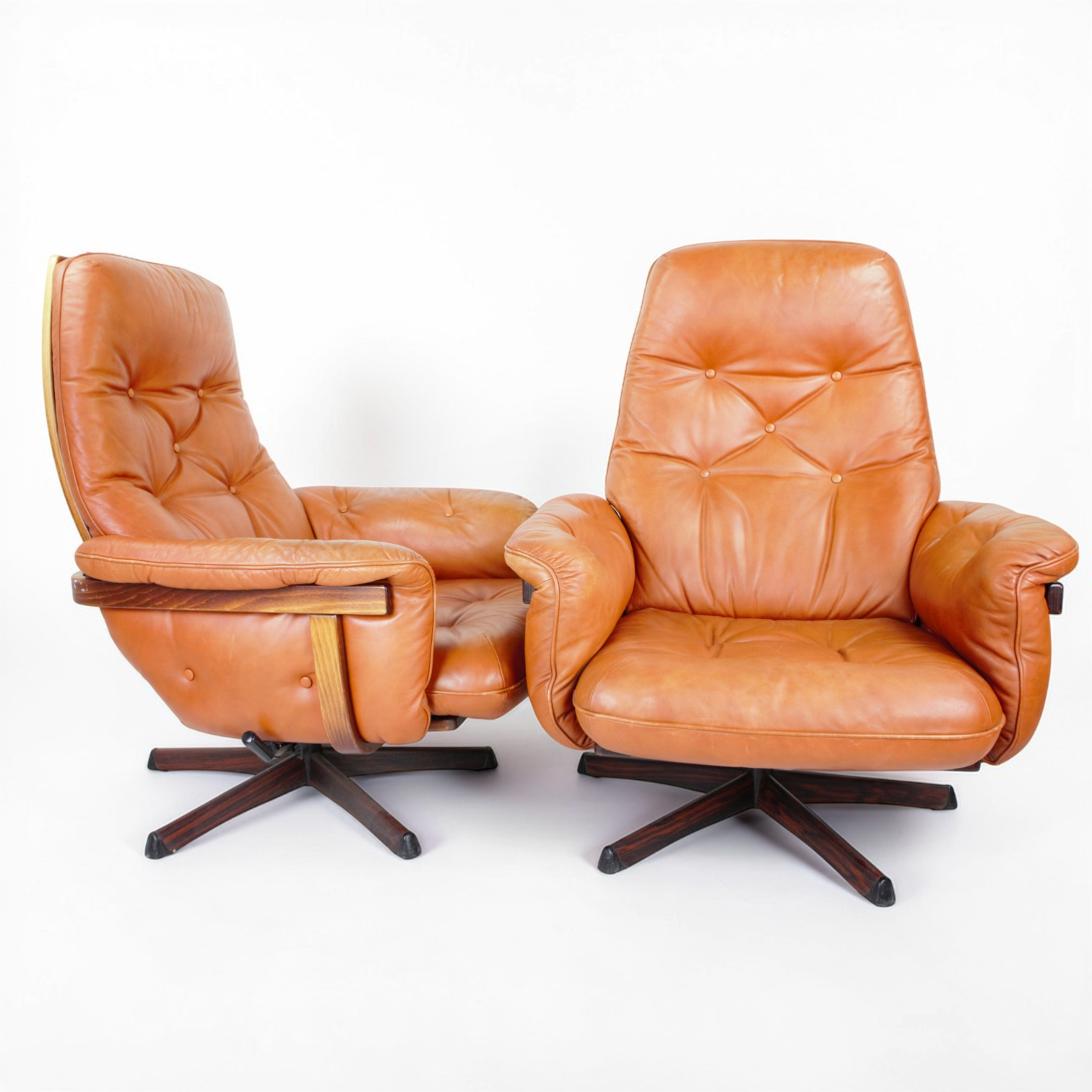 FÅTÖLJER, ett par, brunt skinn, snurrbar, Göte Möbler, 1960/70-tal.